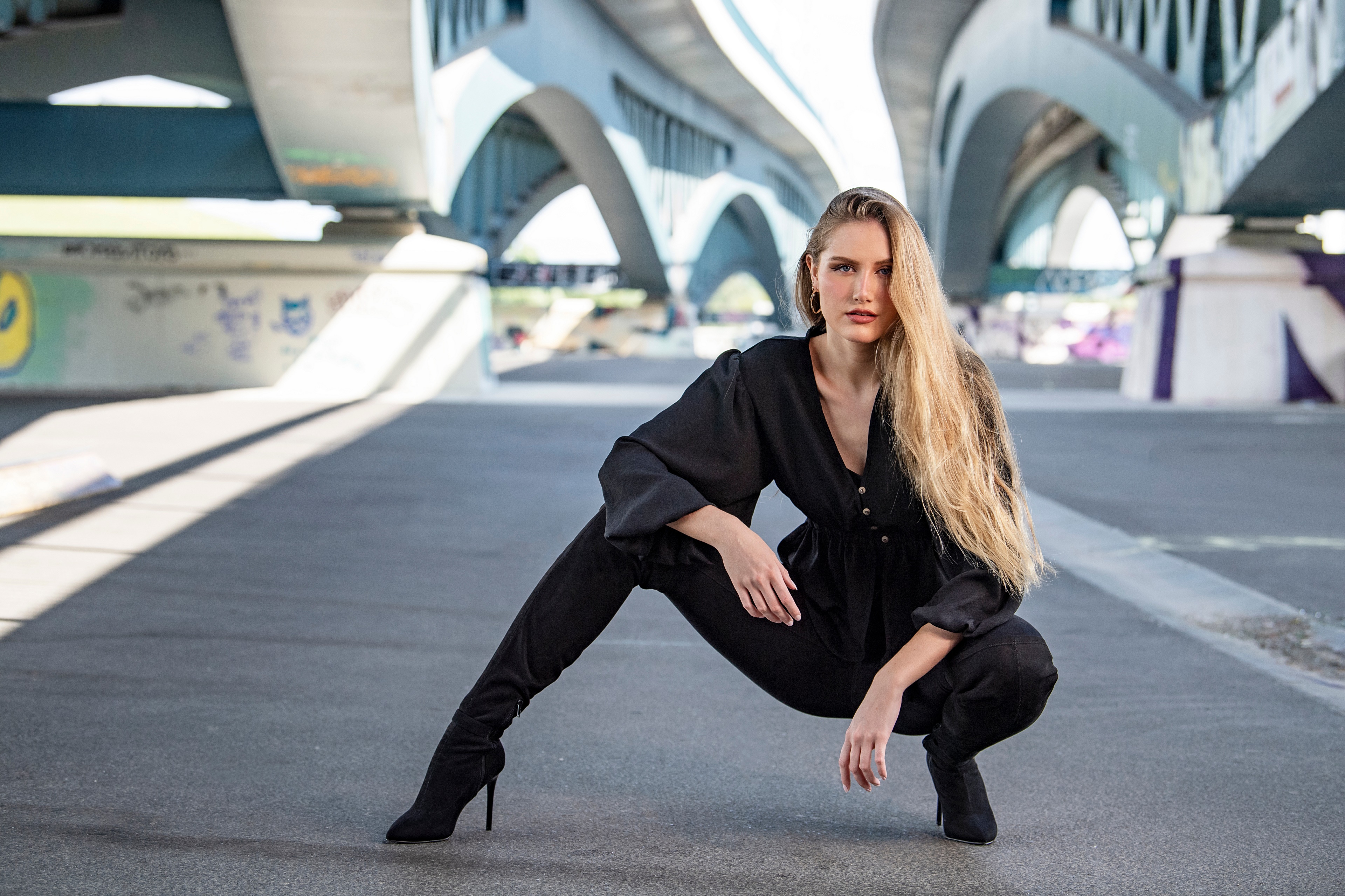 Jolanda, Blonde girl posing under a bridge HD Wallpaper