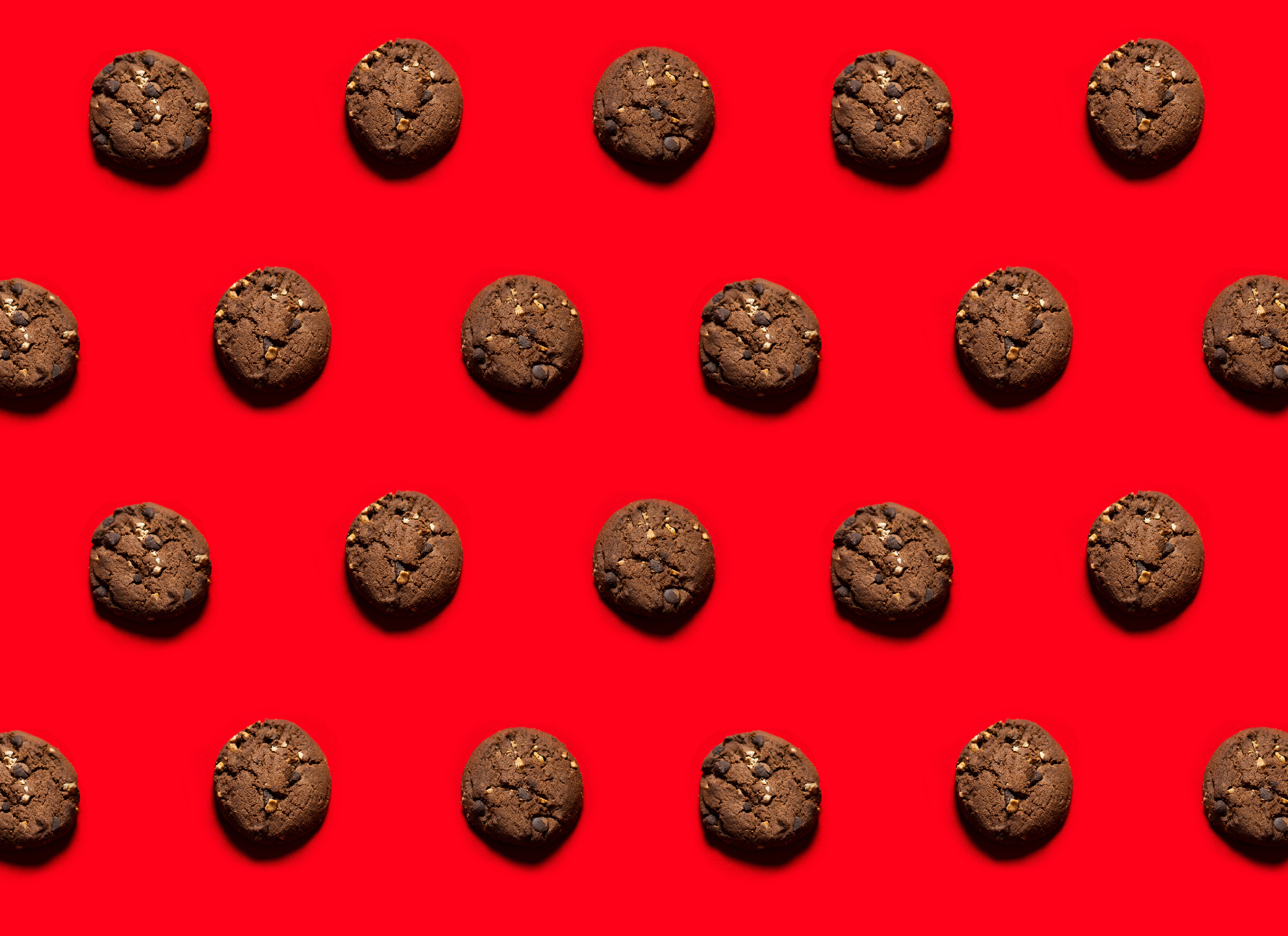 Chocolate chip cookies on a red background HD Wallpaper