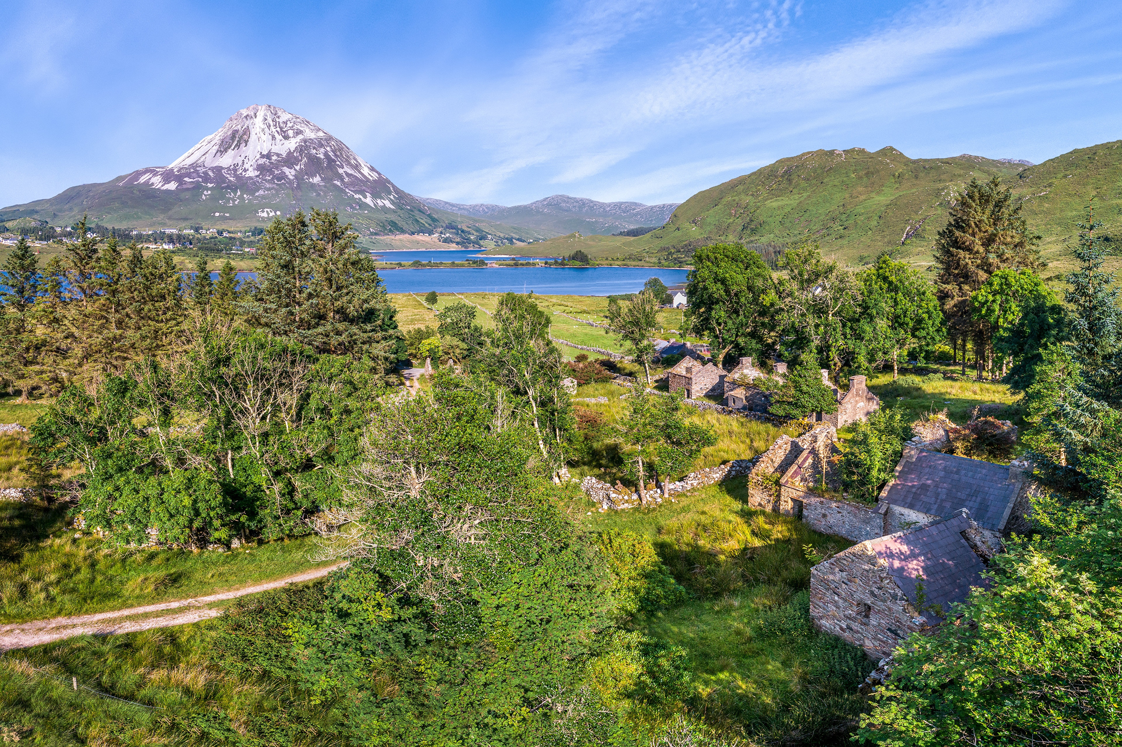 Dunlewey Village Ruins with Mount Errigal, Ireland HD Wallpaper