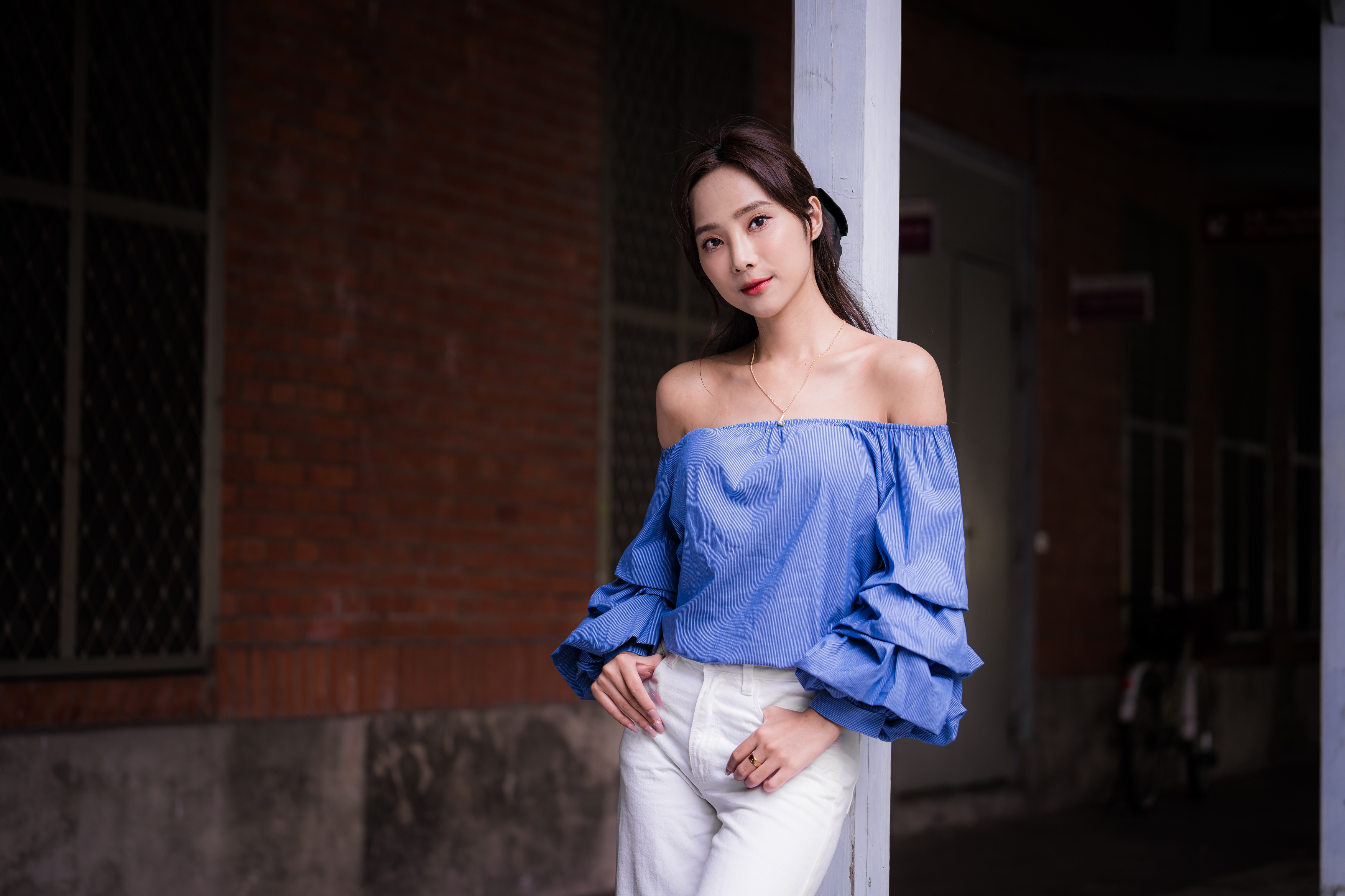 Asian woman in off-the-shoulder top and white pants HD Wallpaper
