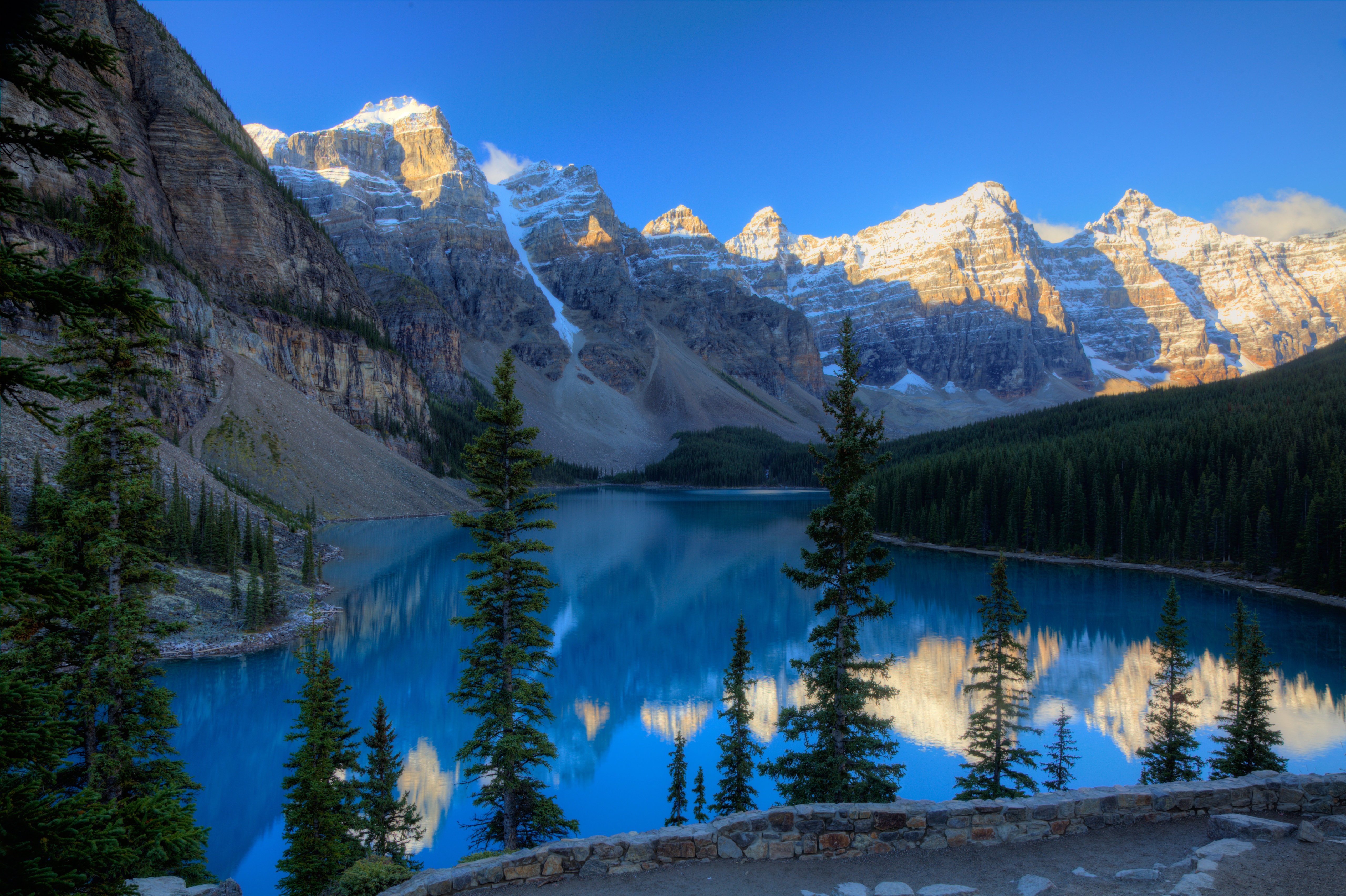 Moraine Lake and Mountains in Banff National Park, Canada HD Wallpaper