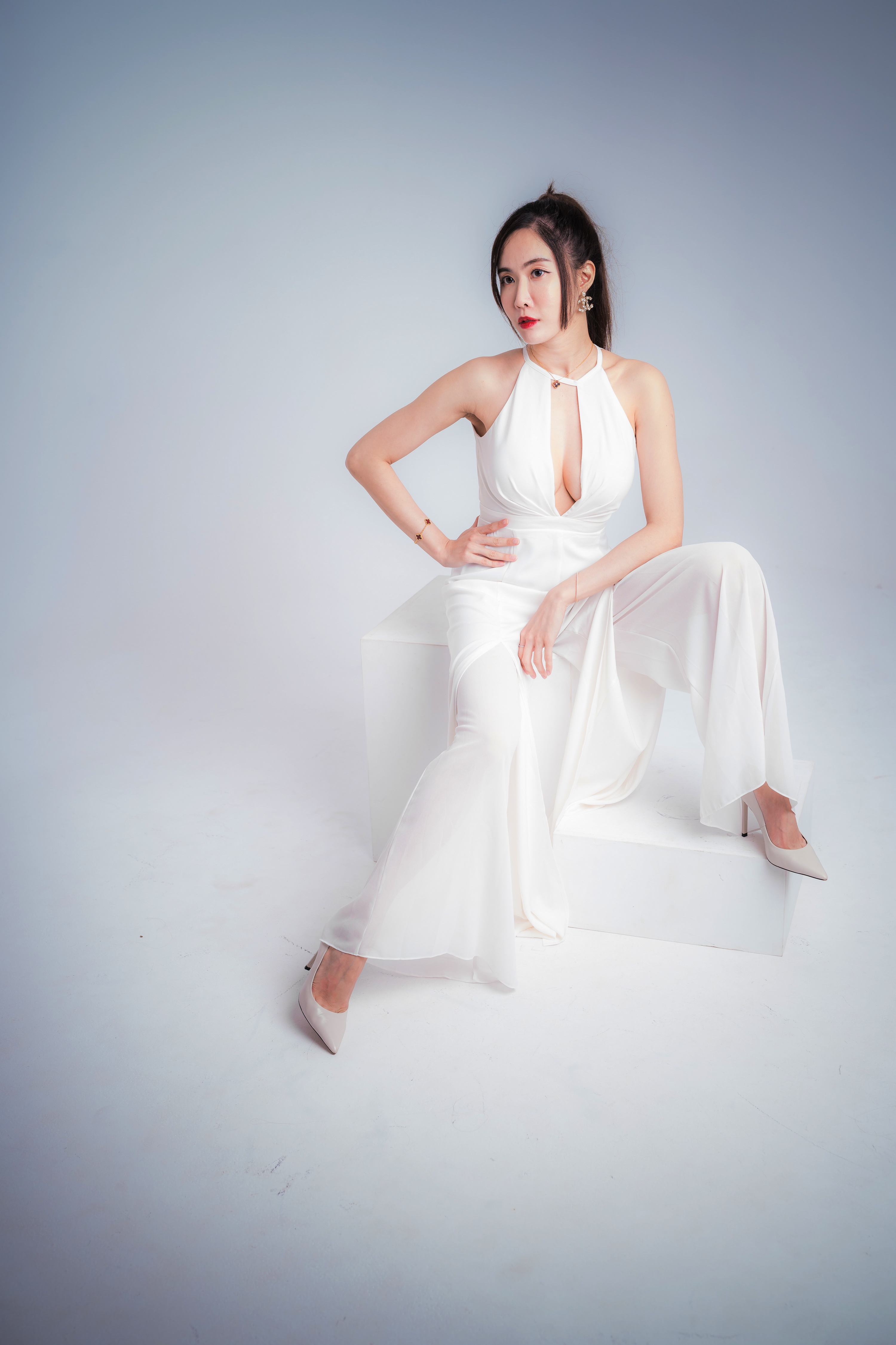 Asian woman in white dress posing on white cube HD Phone Wallpaper