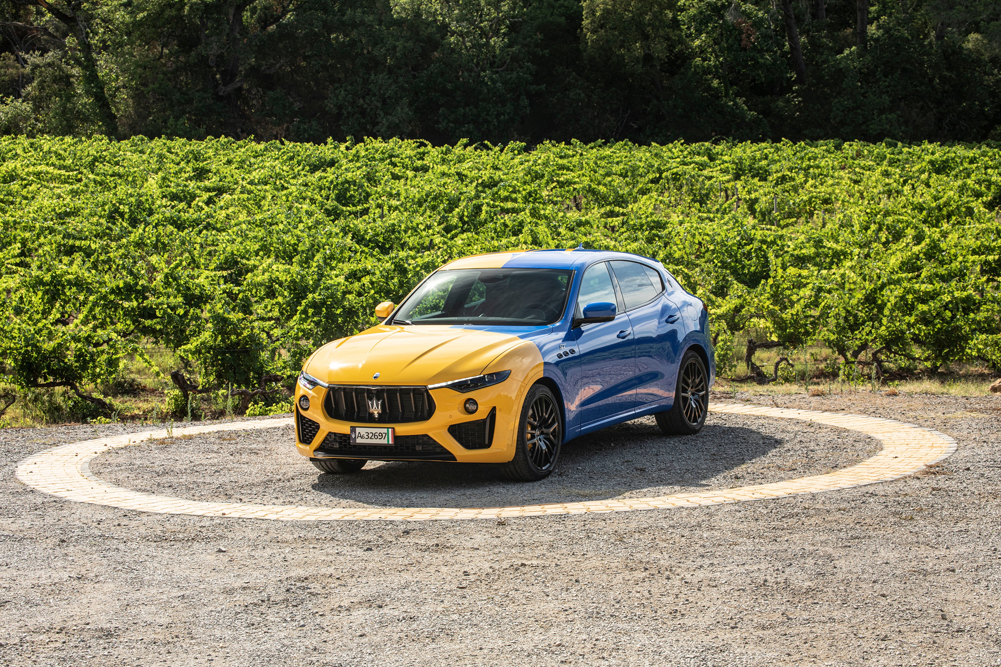 Maserati Levante GT Hybrid Fuoriserie in Yellow and Blue HD Wallpaper