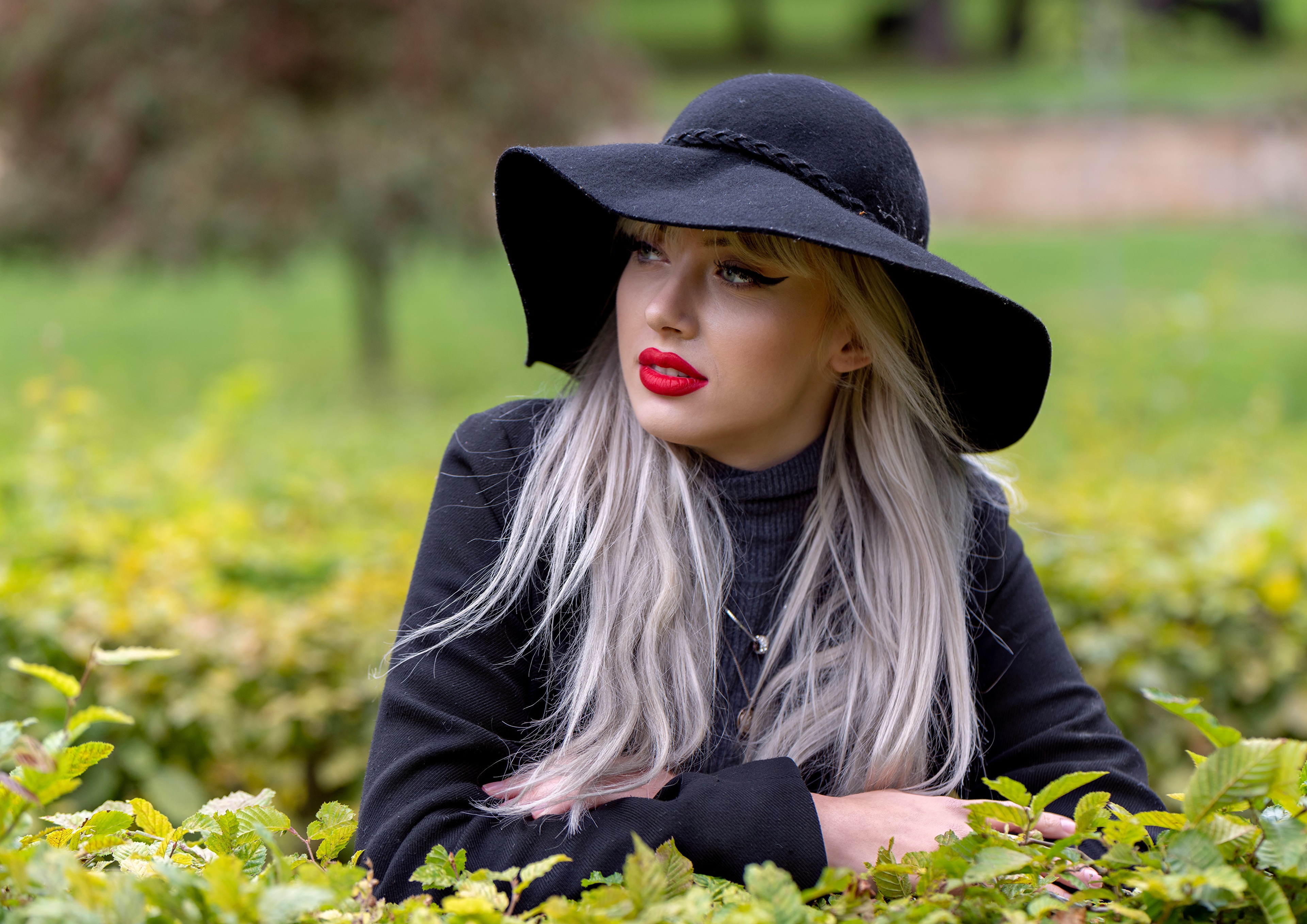 Daria with Blonde Hair and Red Lips Wearing a Black Hat HD Wallpaper