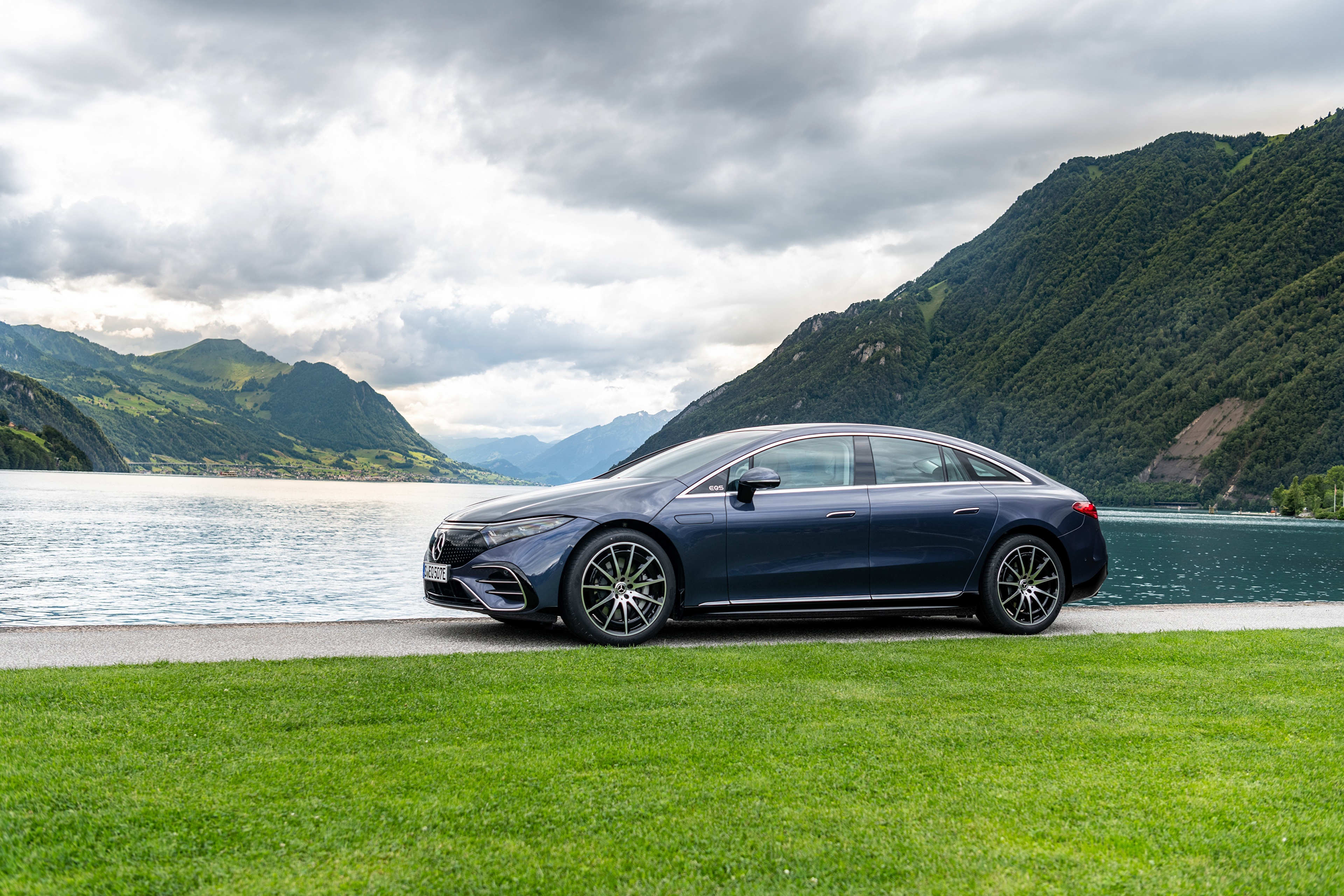 Mercedes-Benz EQS 450 AMG Line Metallic Blue Sedan HD Wallpaper