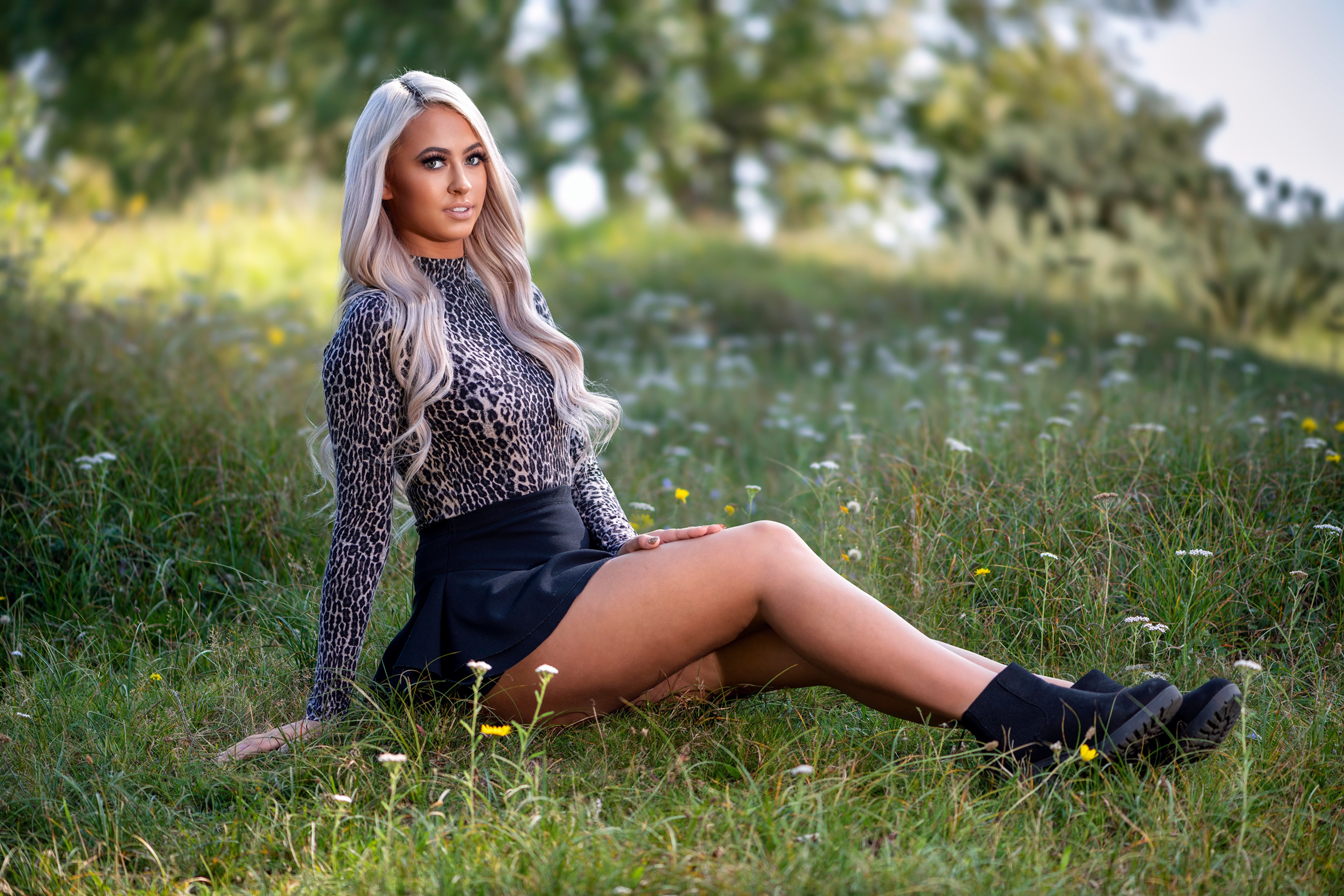 Leonie blonde girl sitting in grass HD Wallpaper