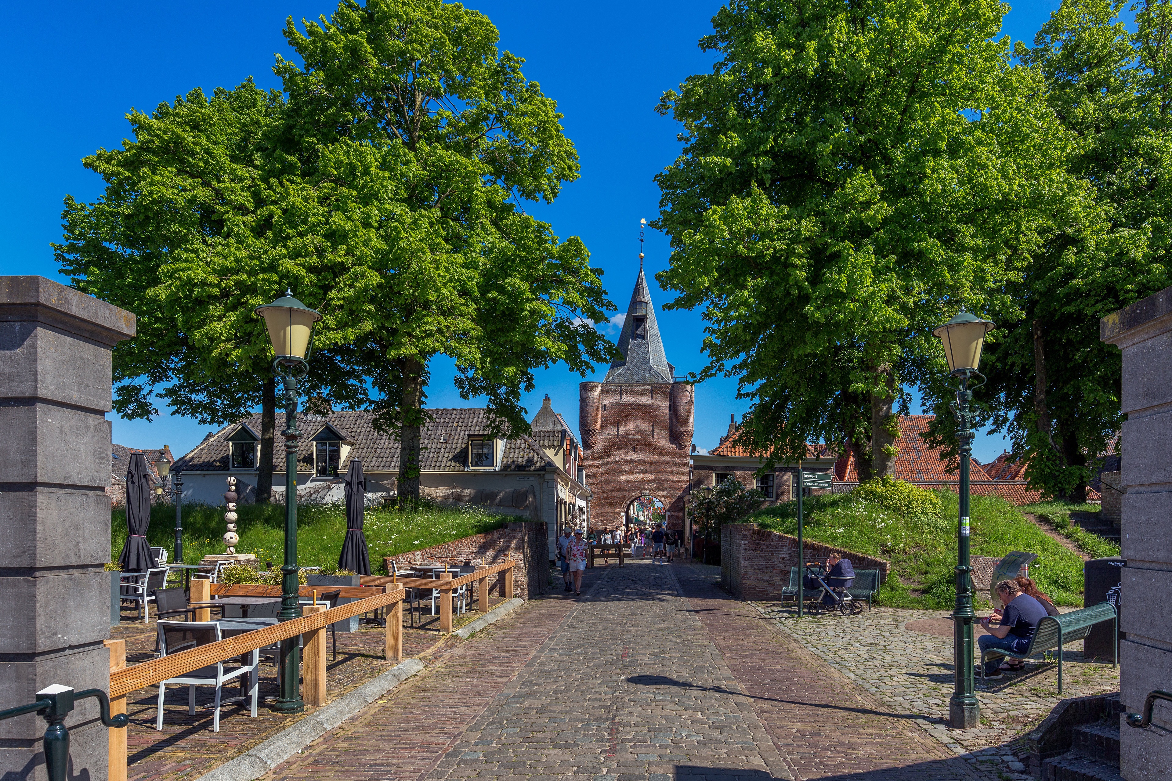 Elburg, Netherlands street with gate and trees HD Wallpaper