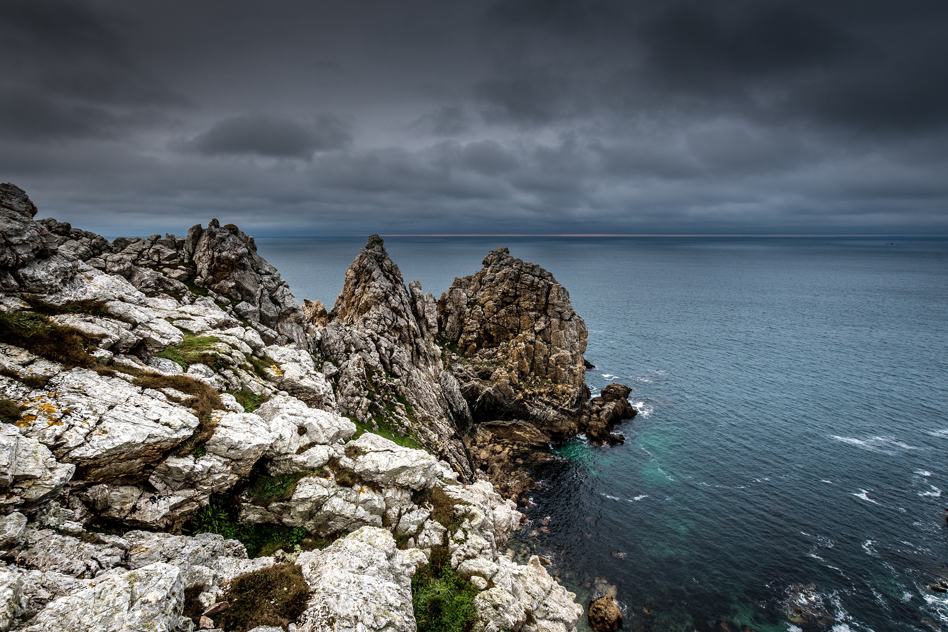 4K Coast of Bretagne, France HD Wallpaper
