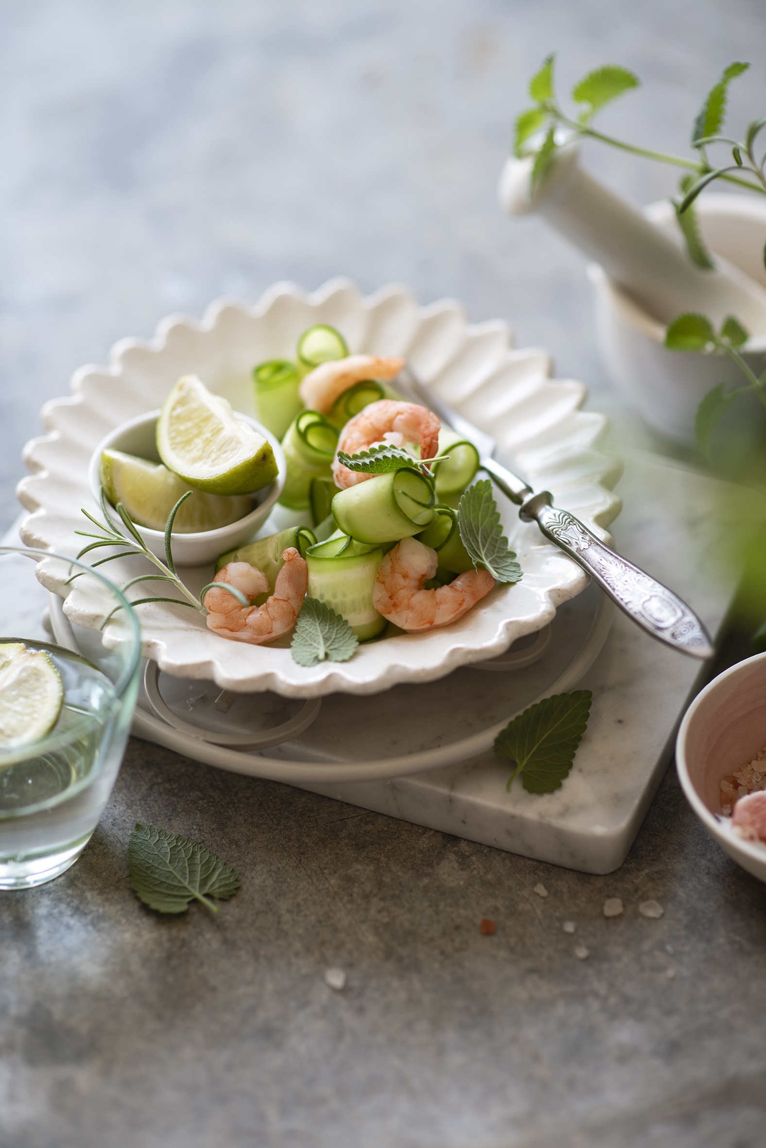 Shrimp and cucumber salad with lime and mint HD Phone Wallpaper