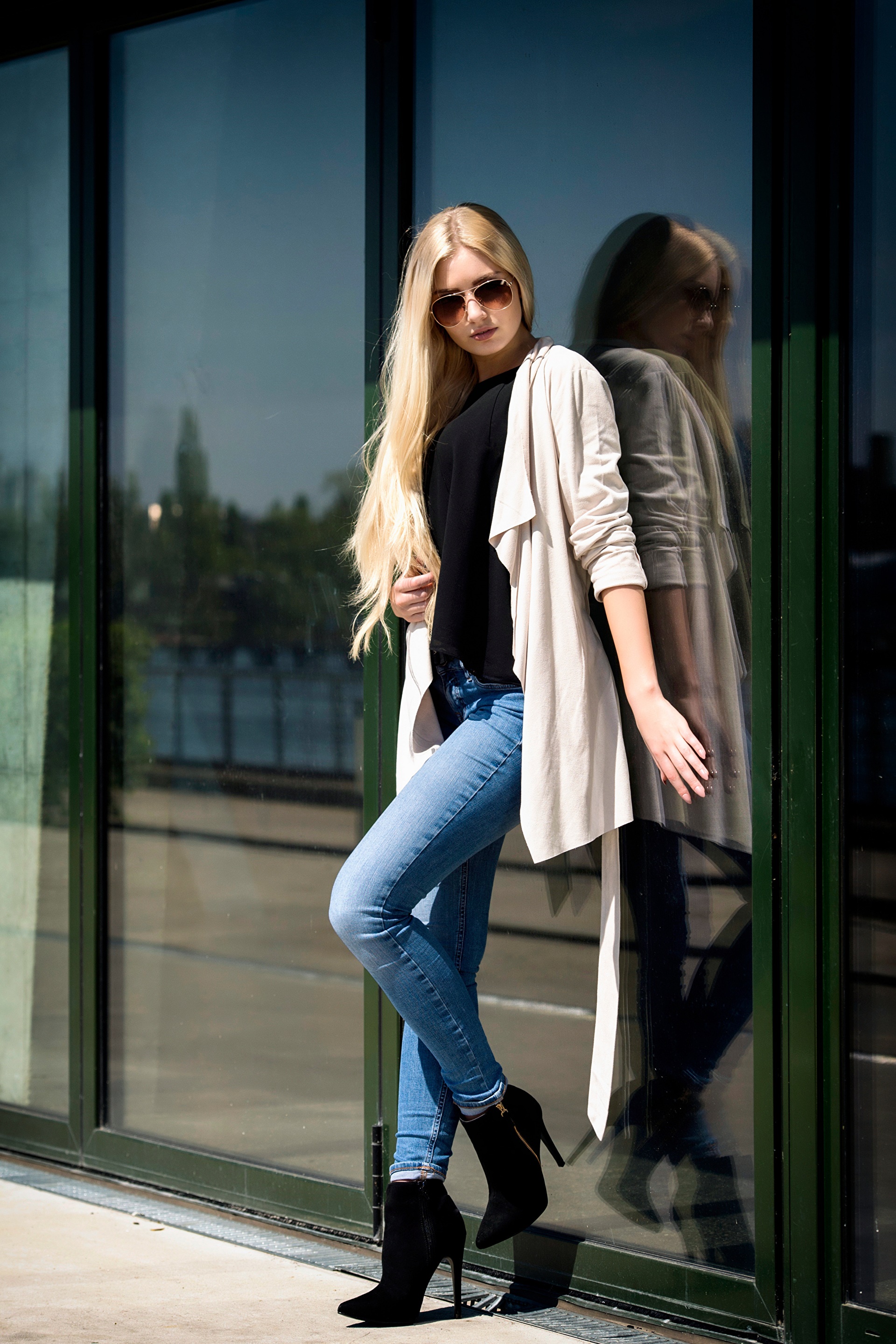 Soraya, Miss Germany 2017, posing in jeans and sunglasses HD Phone Wallpaper