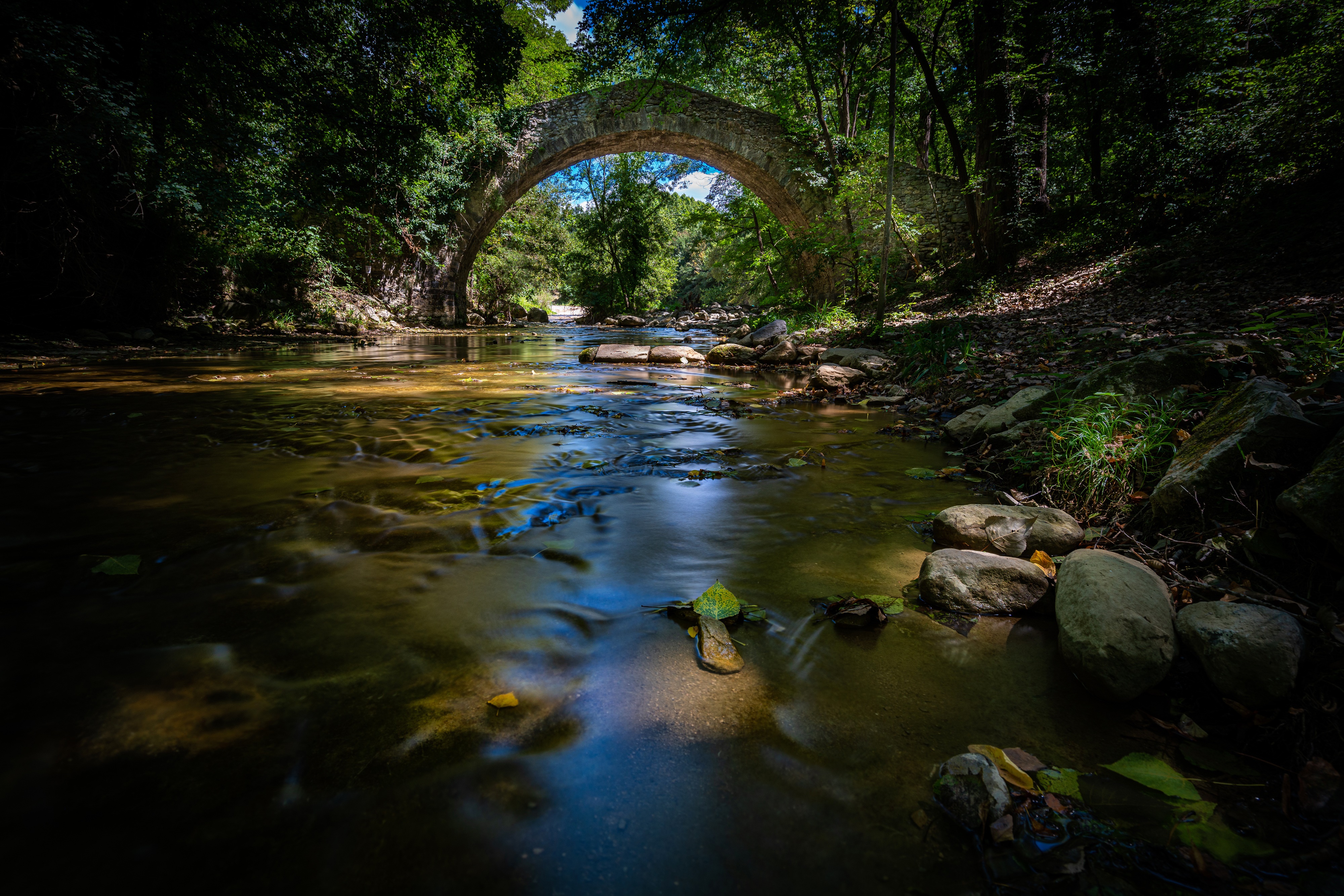 Stone bridge over a river in a forest HD Wallpaper
