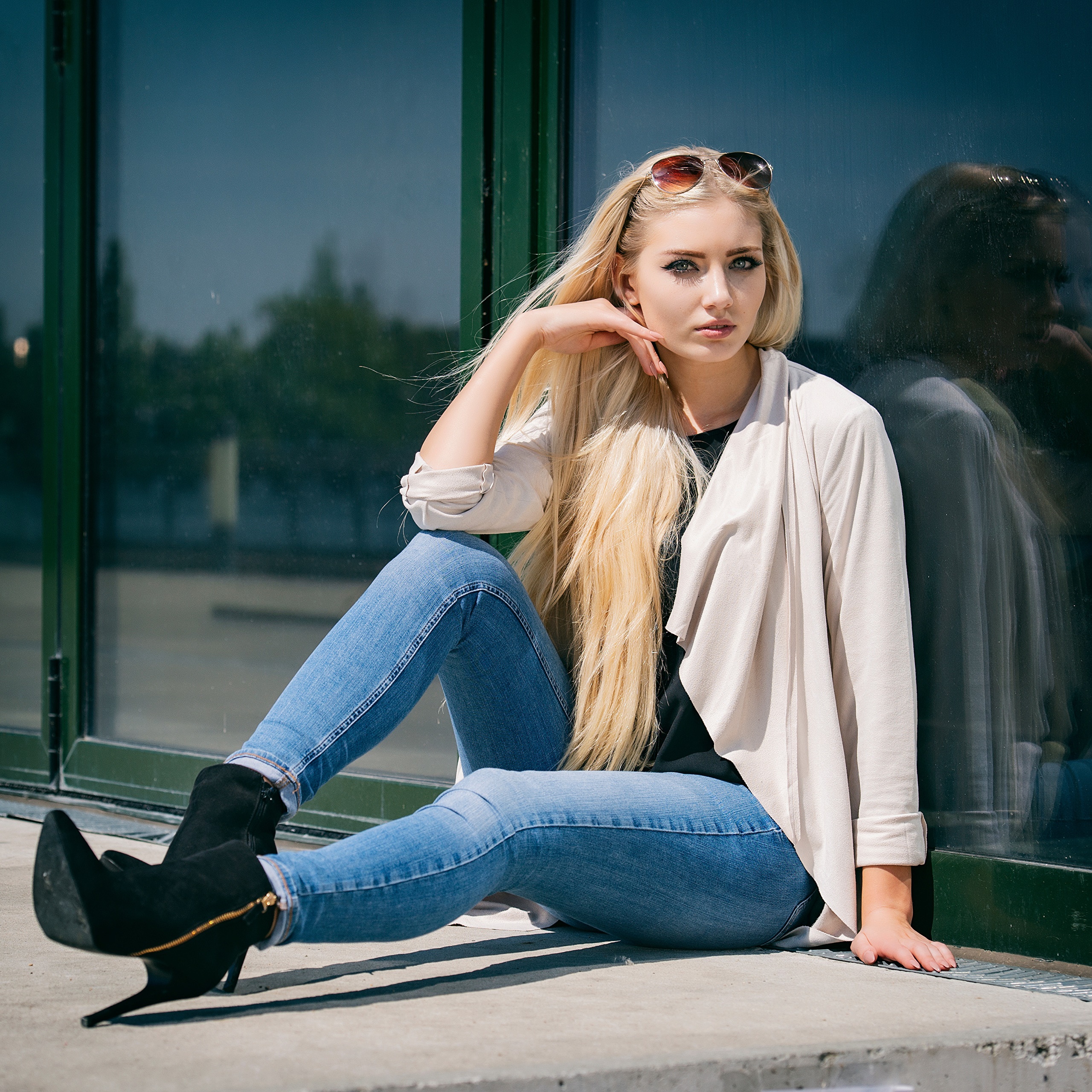 Soraya, Miss Germany 2017, sitting by a window HD Wallpaper