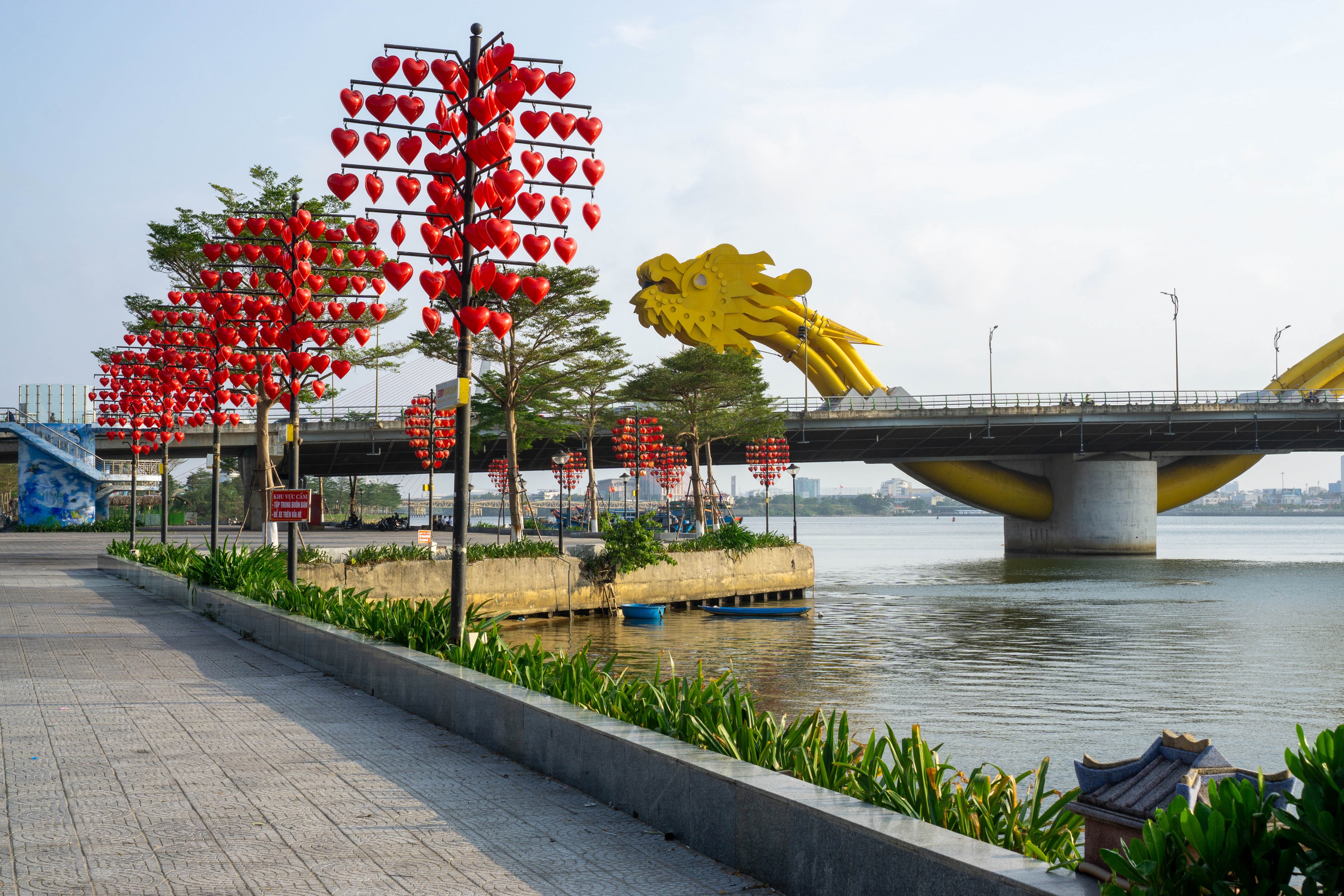 Dragon Bridge and Heart Trees on Han River, Da Nang, Vietnam HD Wallpaper