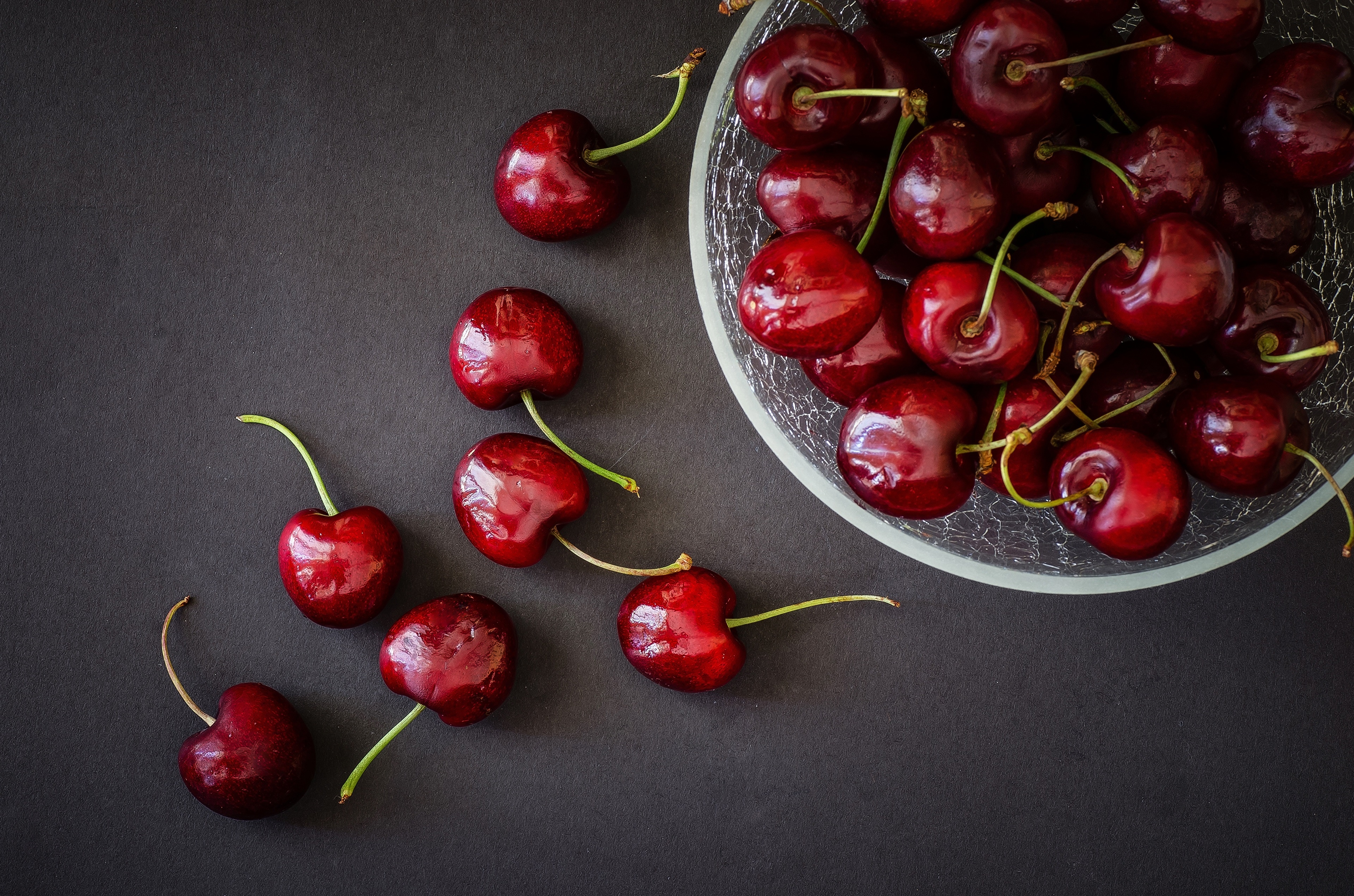 Cherries in a bowl HD Wallpaper