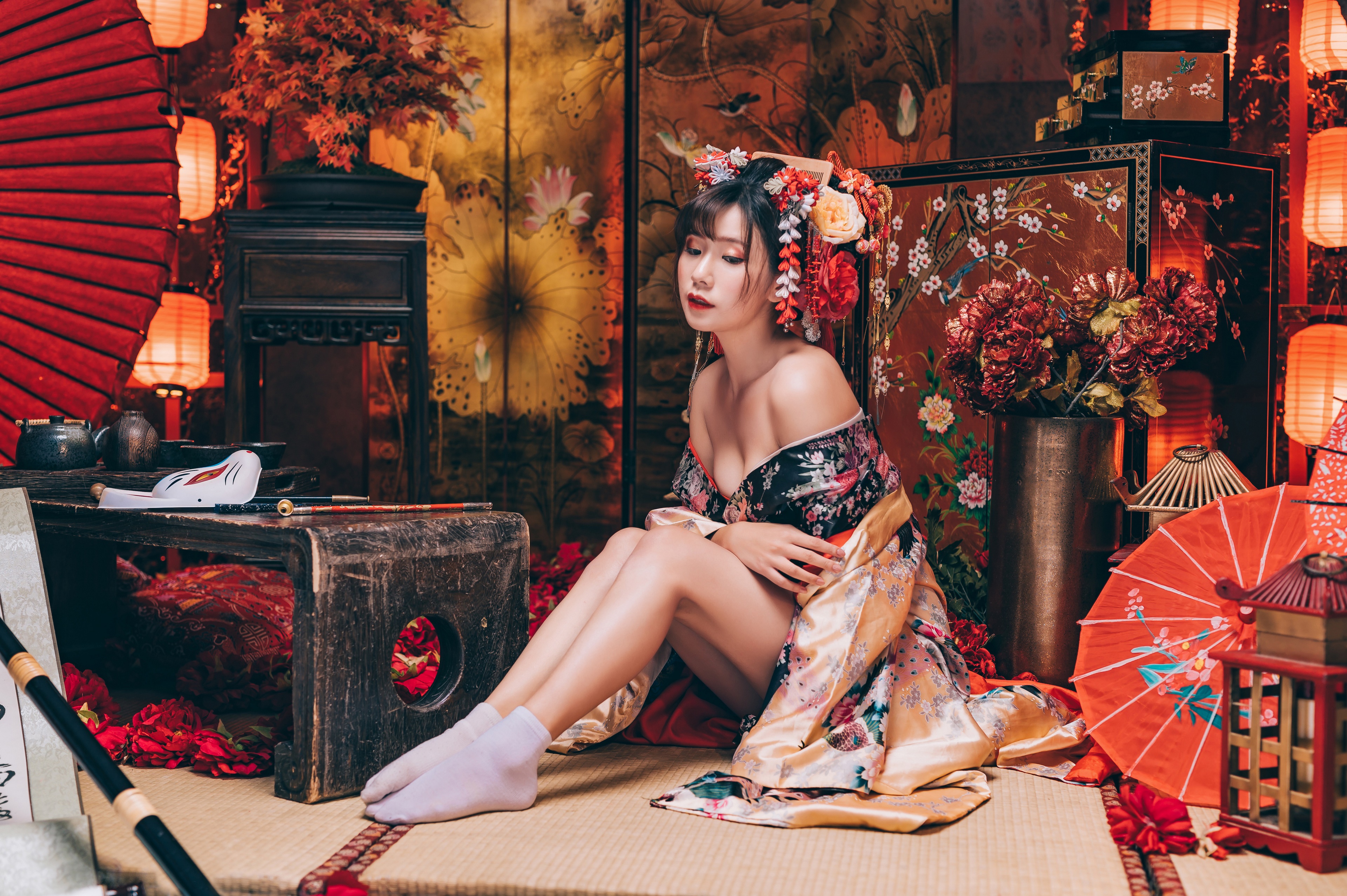 Asian woman in kimono sitting HD Wallpaper