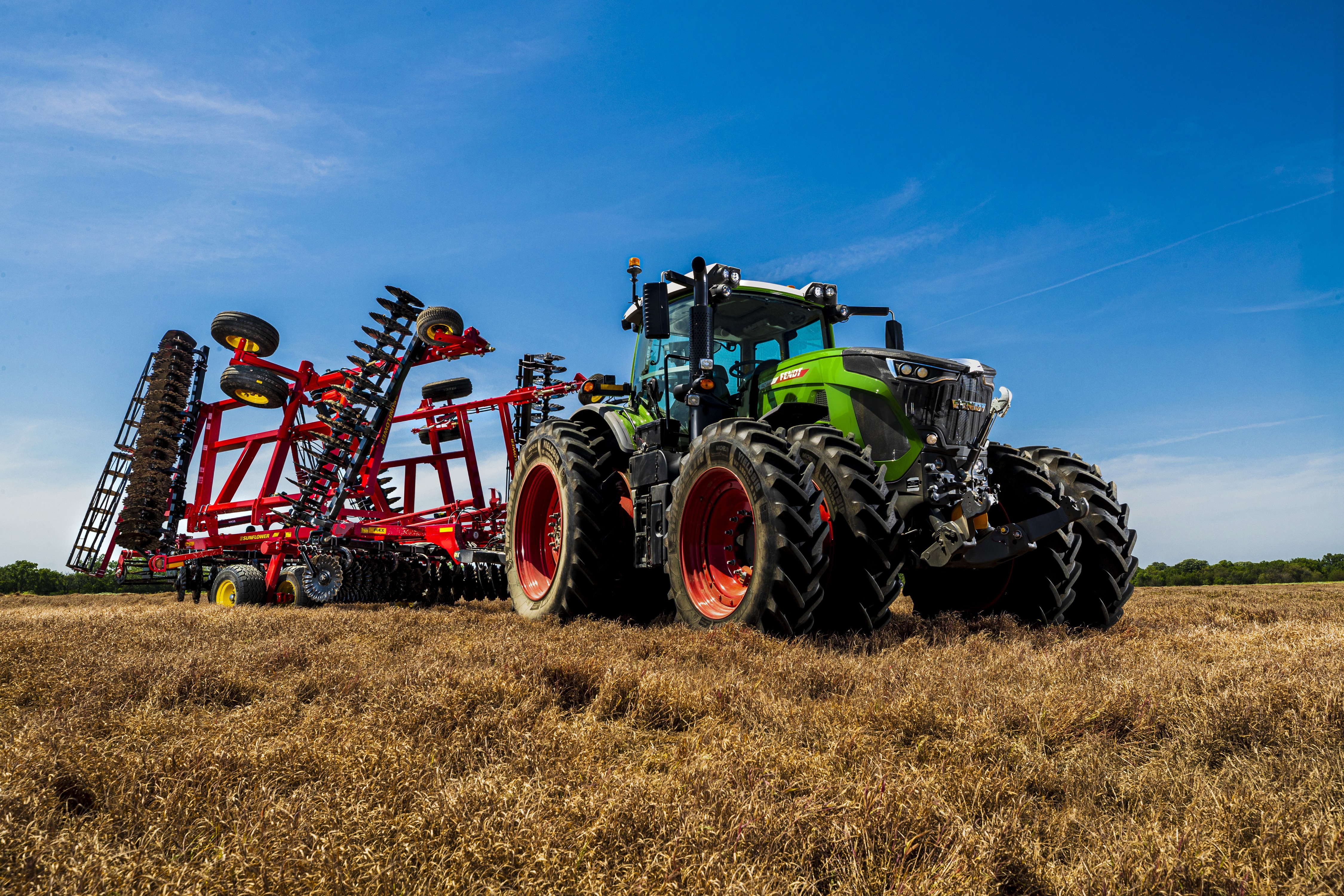 4K 2019-21 Fendt 942 Vario Tractor in Field HD Wallpaper