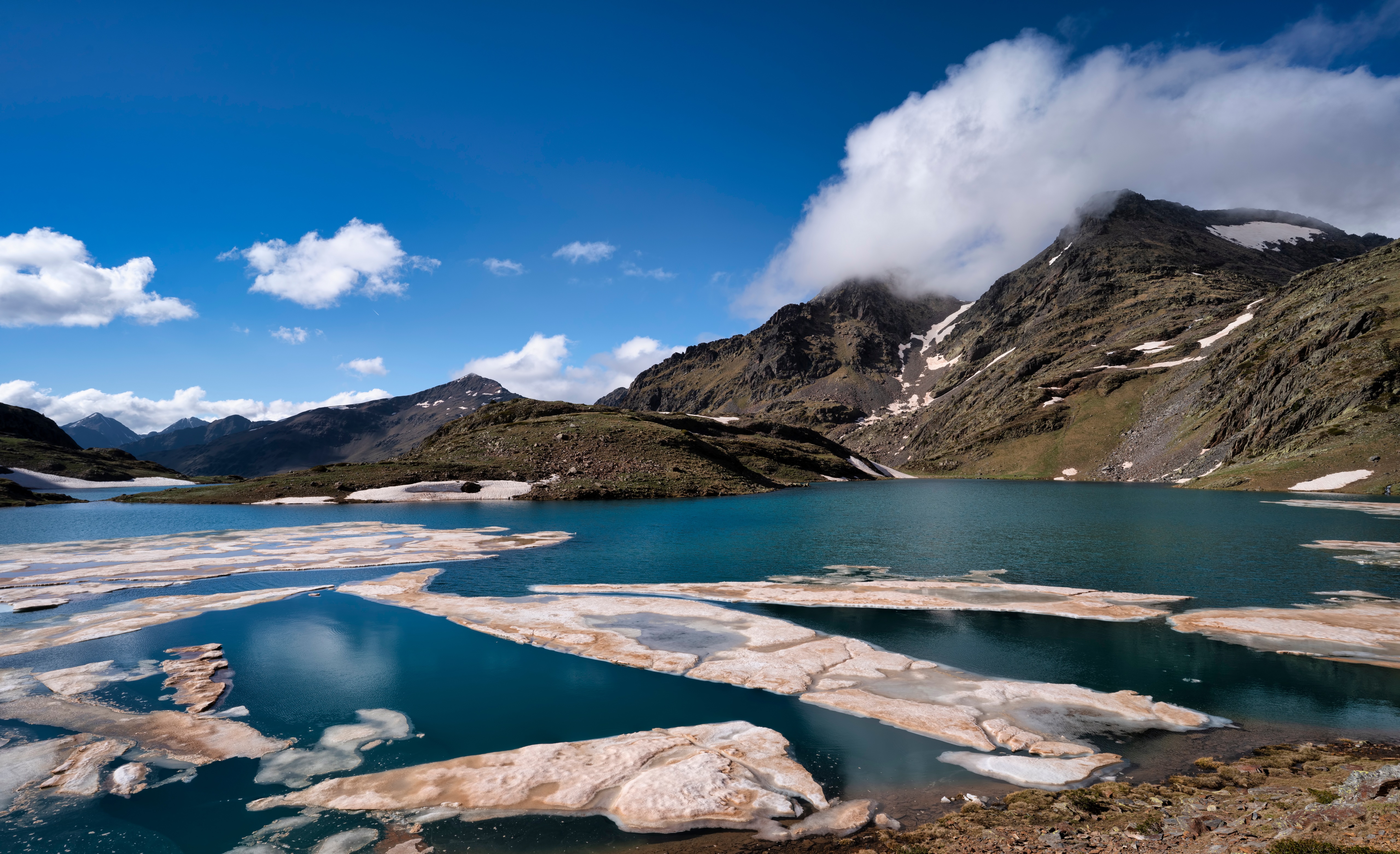 Lake Baiau in the Pyrenees Mountains, Spain HD Wallpaper