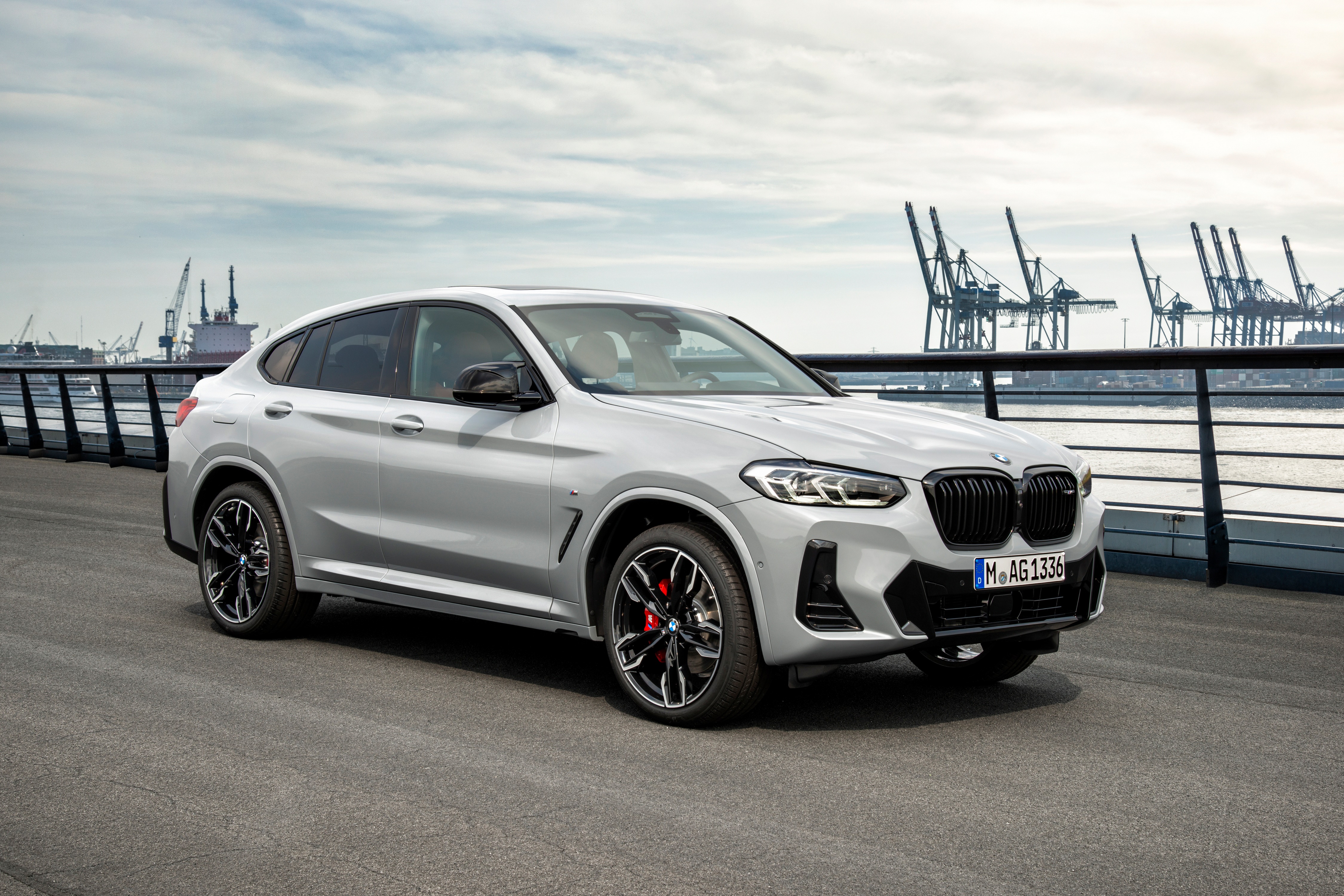 2021 BMW X4 M40i Metallic White HD Wallpaper