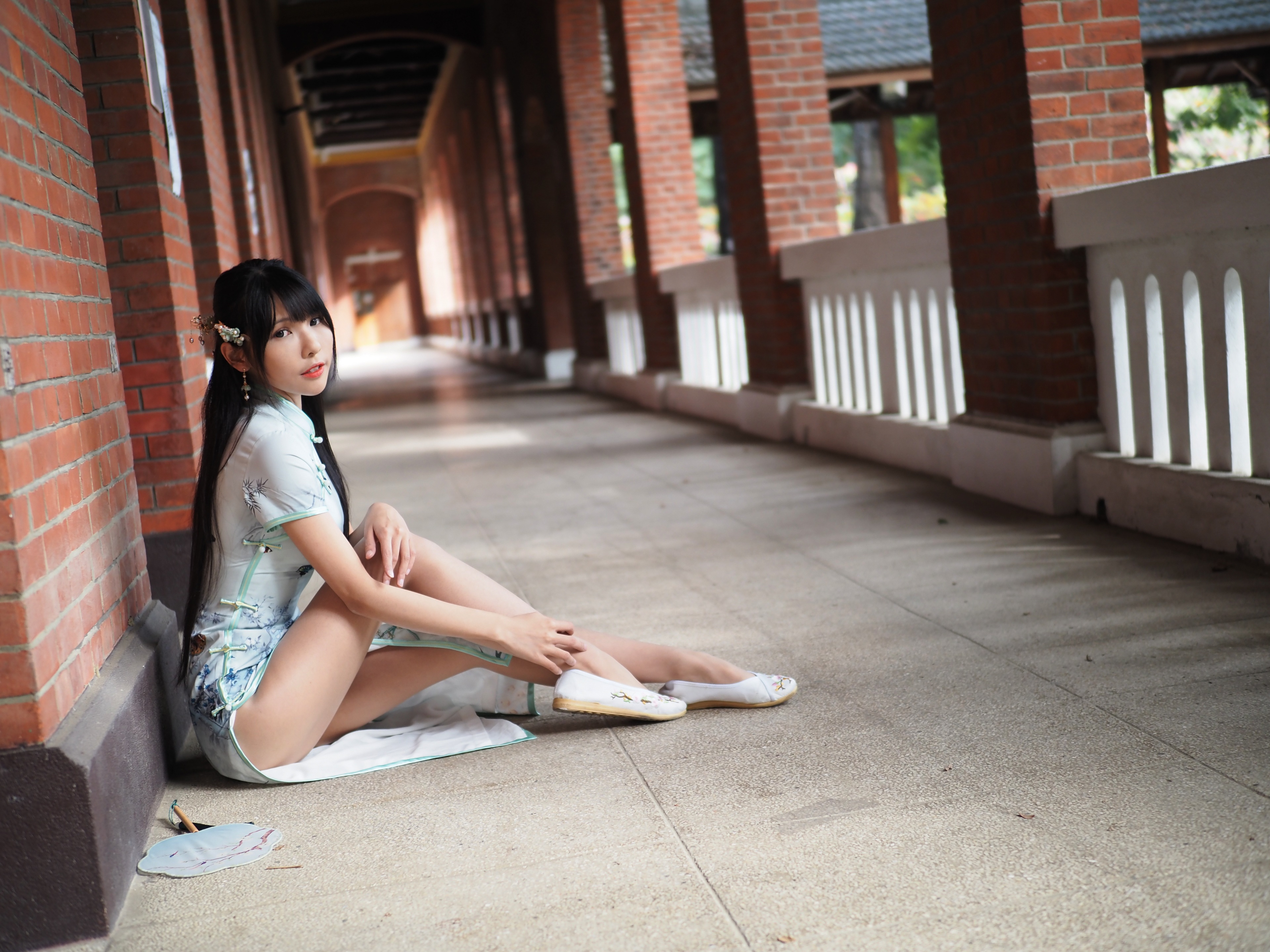 Brunette girl in dress sitting on floor HD Wallpaper