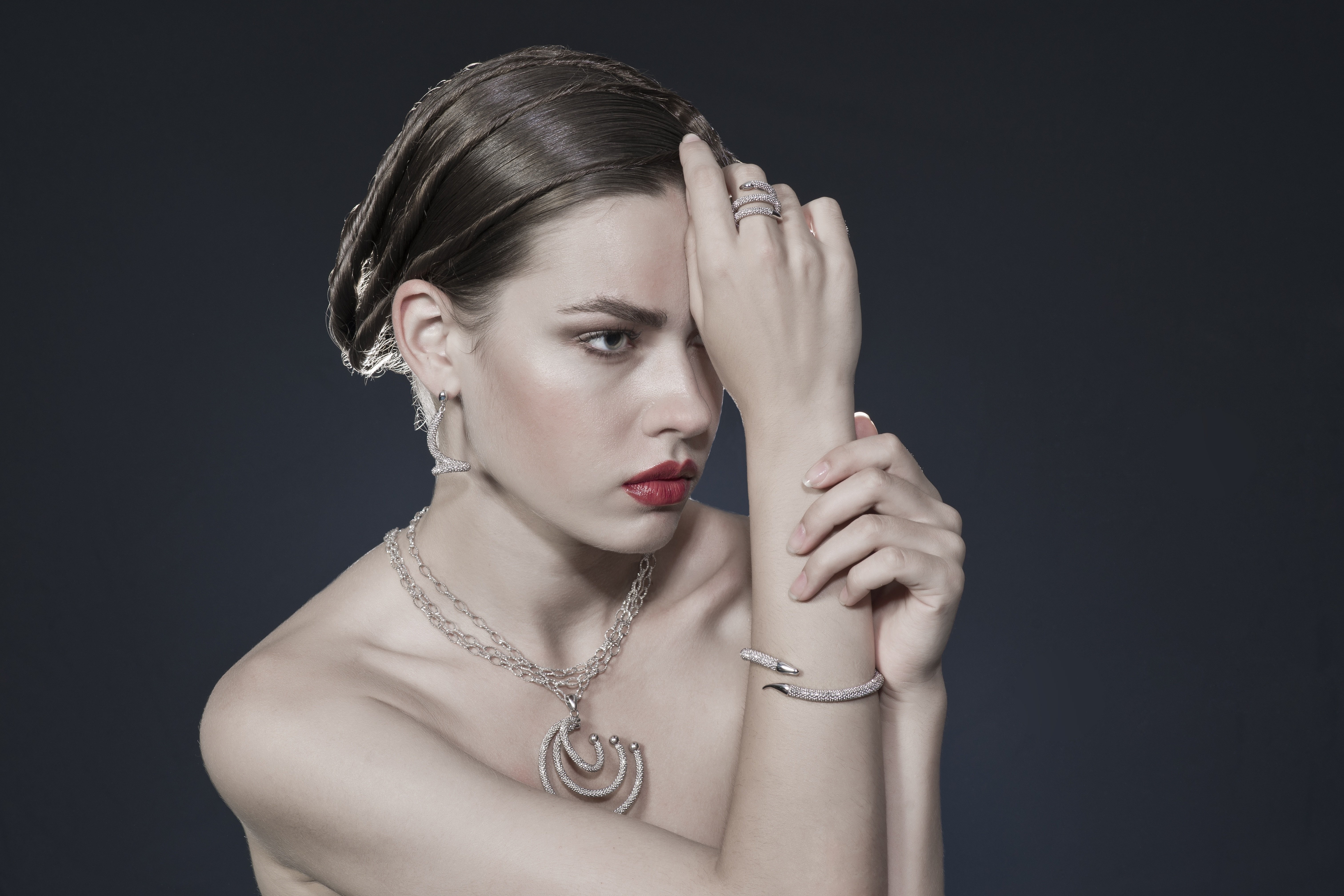 Woman with diamond jewelry and red lipstick HD Wallpaper