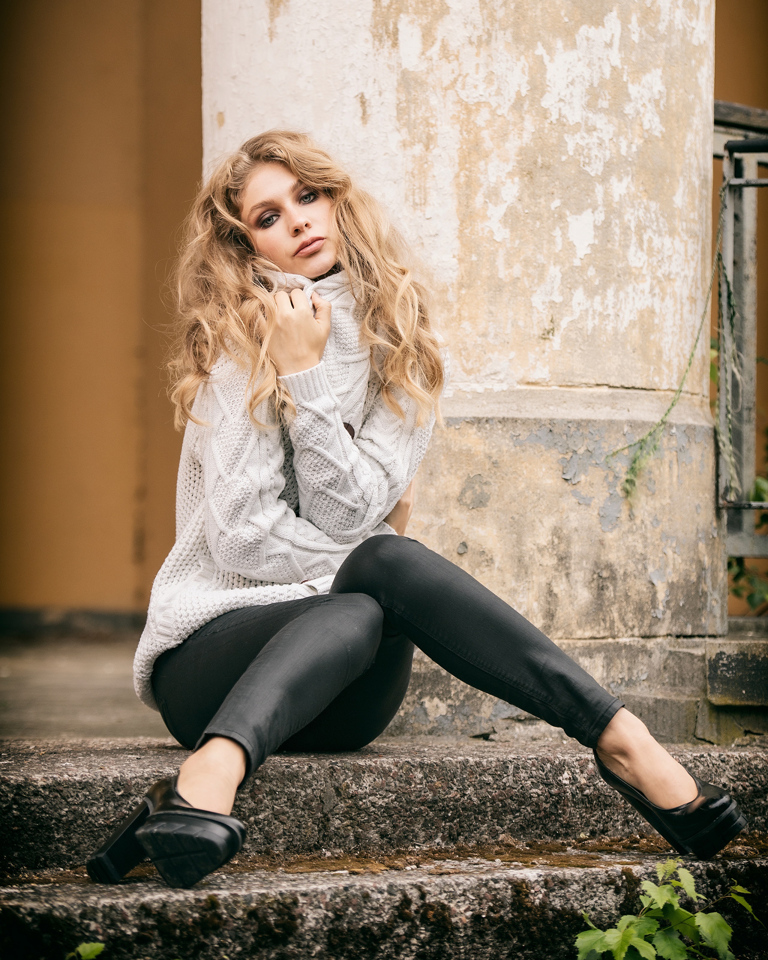 Blonde girl Sladjana sitting on steps in a sweater HD Phone Wallpaper