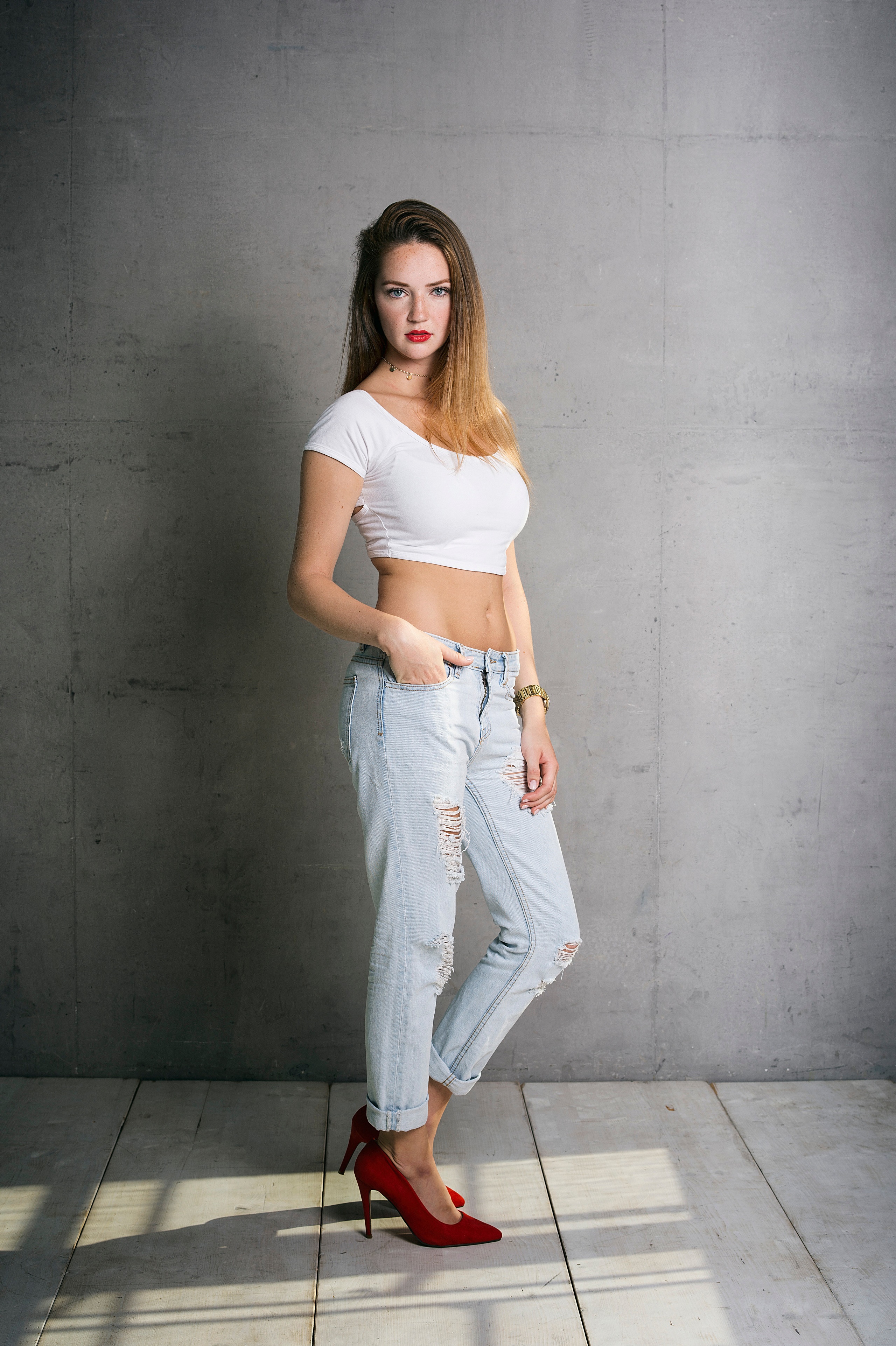 Sylvana in white singlet and ripped jeans HD Phone Wallpaper
