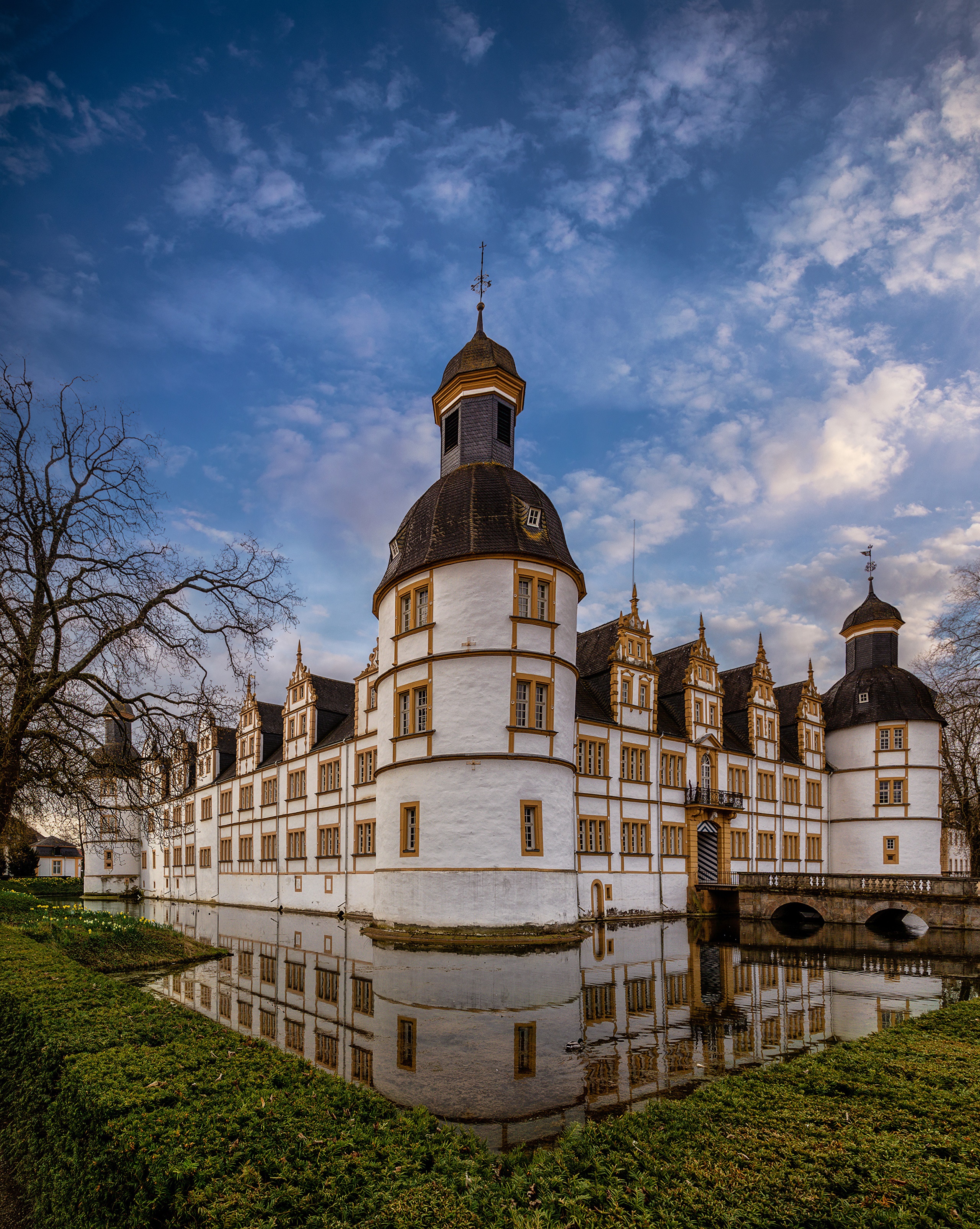 Neuhaus Castle Paderborn Germany with Canal Reflection HD Phone Wallpaper