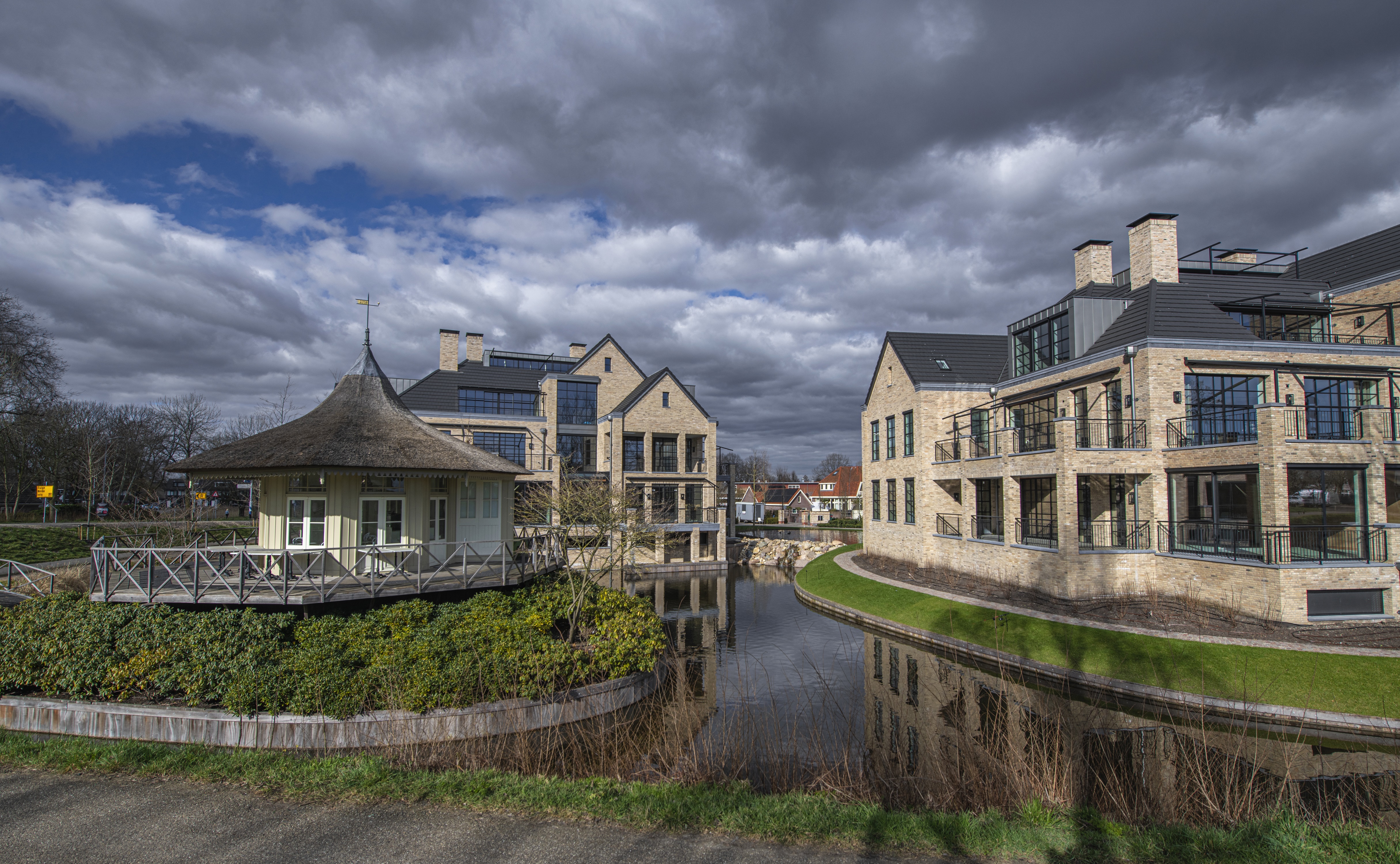 Houses and gazebo by canal in Vreeland, Netherlands HD Wallpaper
