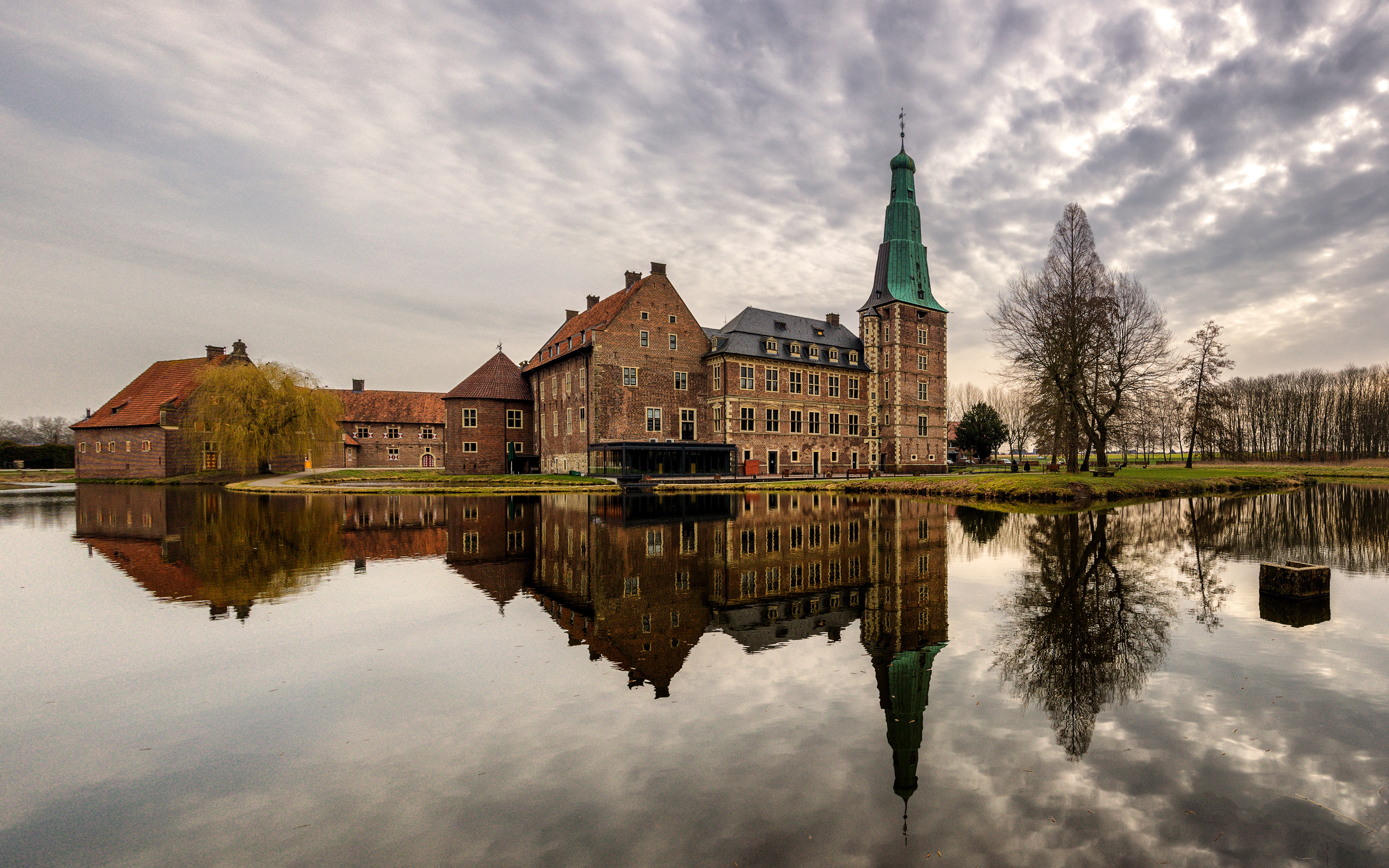 4K Raesfeld Castle Germany Reflection HD Wallpaper