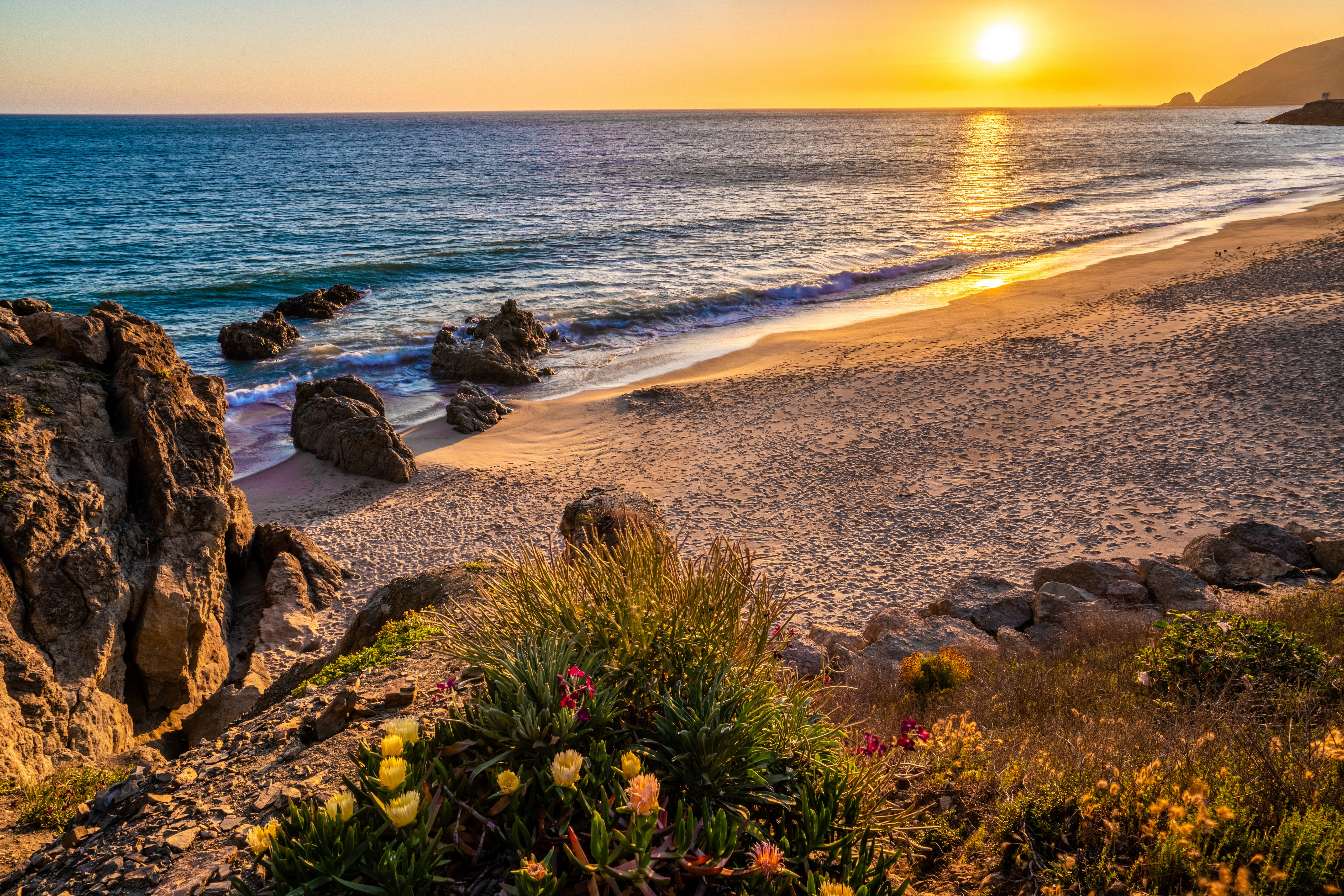 Sunset over Malibu Beach, California HD Wallpaper