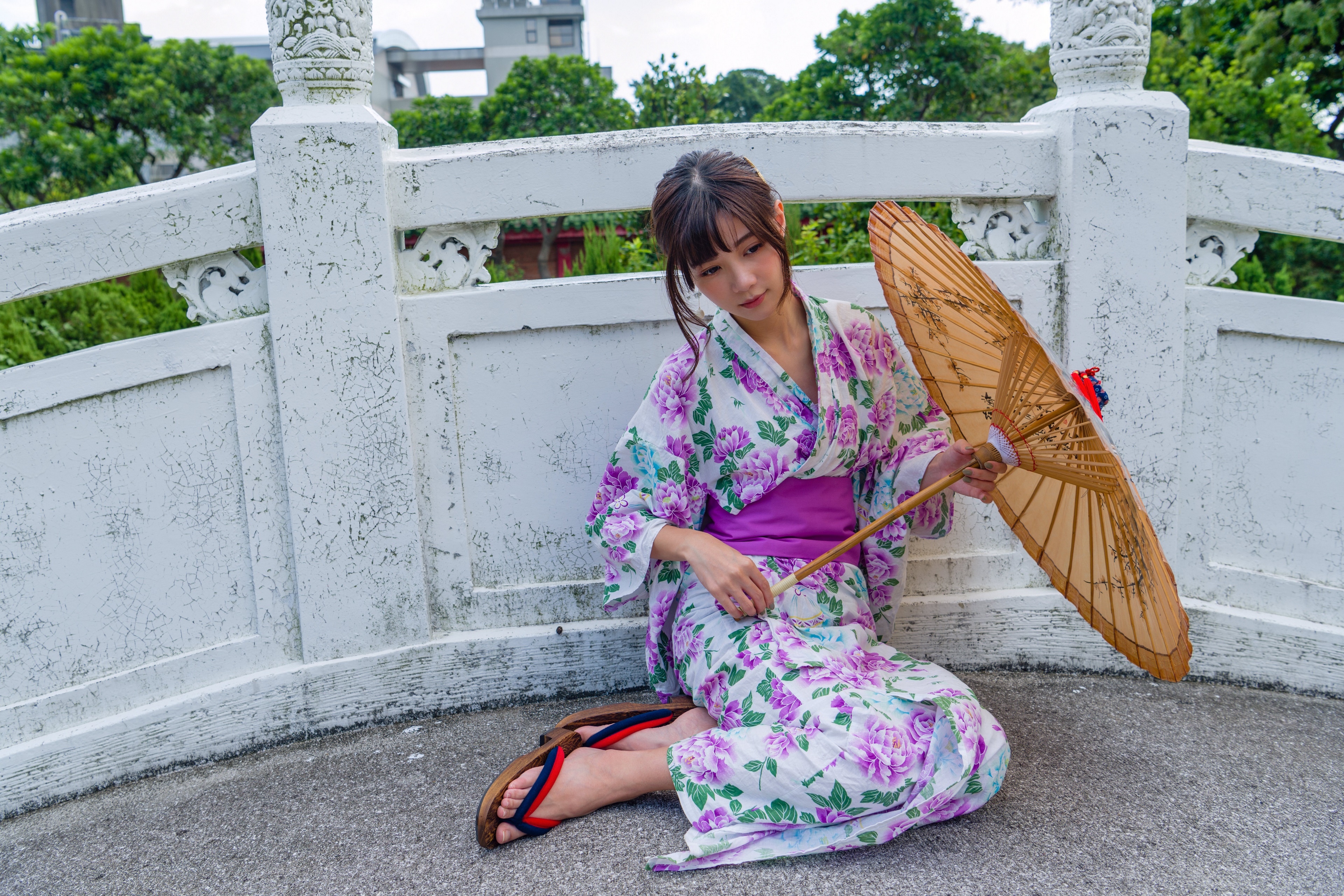 Woman in Kimono with Umbrella on Bridge HD Wallpaper