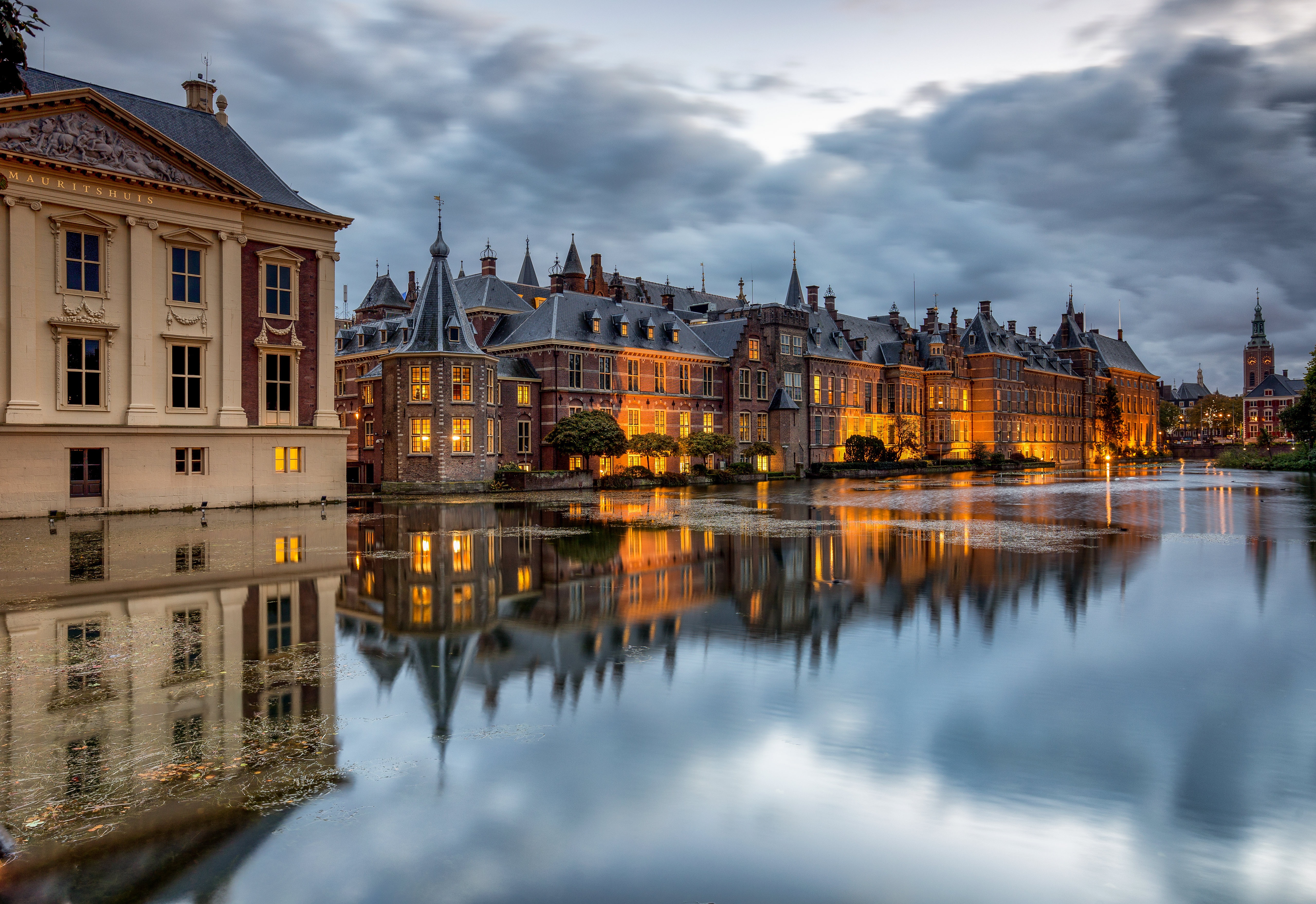 The Hague Hofvijver Pond with Mauritshuis and Parliament Buildings HD Wallpaper