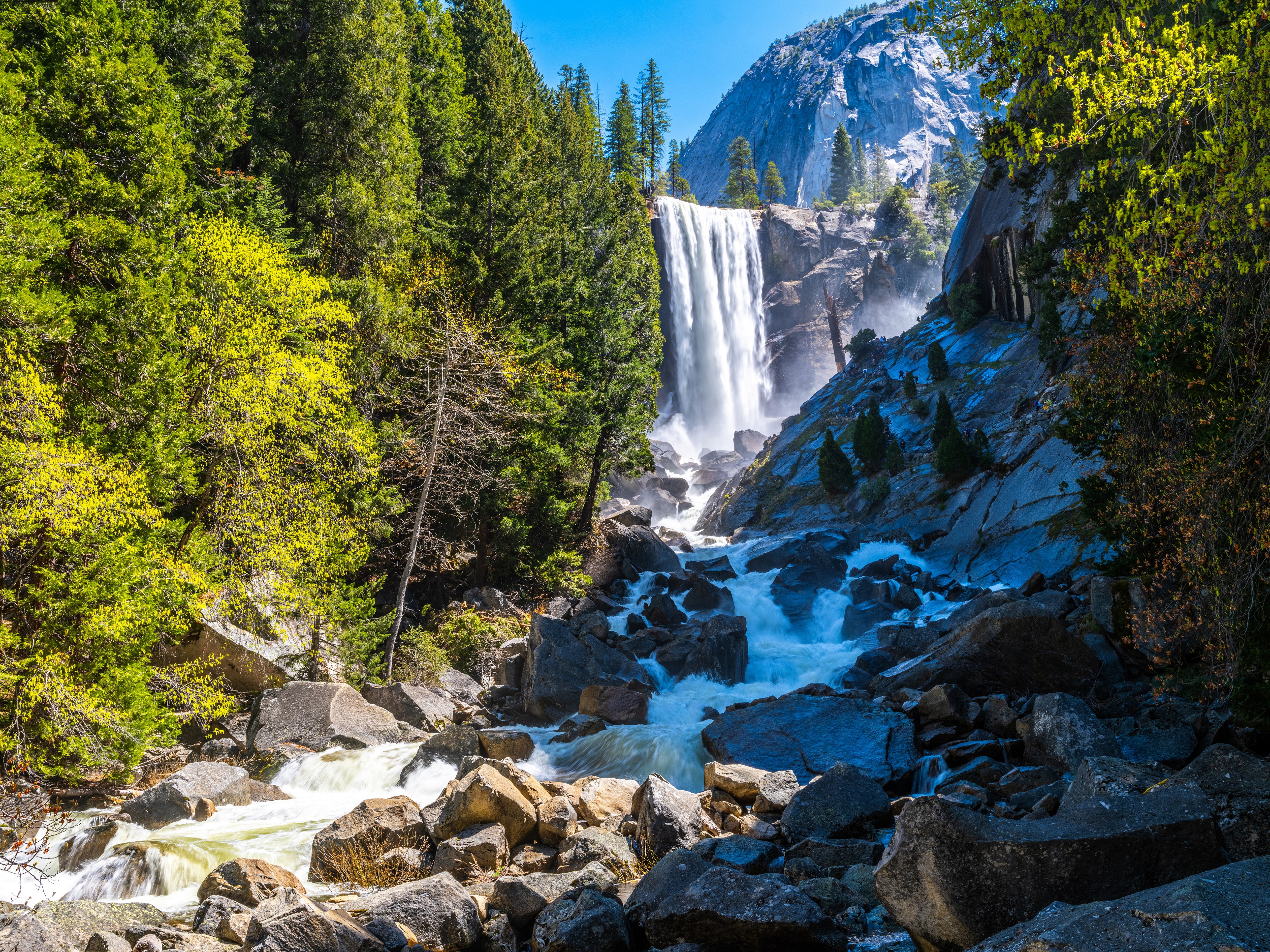 Vernal Fall Waterfall in Yosemite National Park, California HD Wallpaper