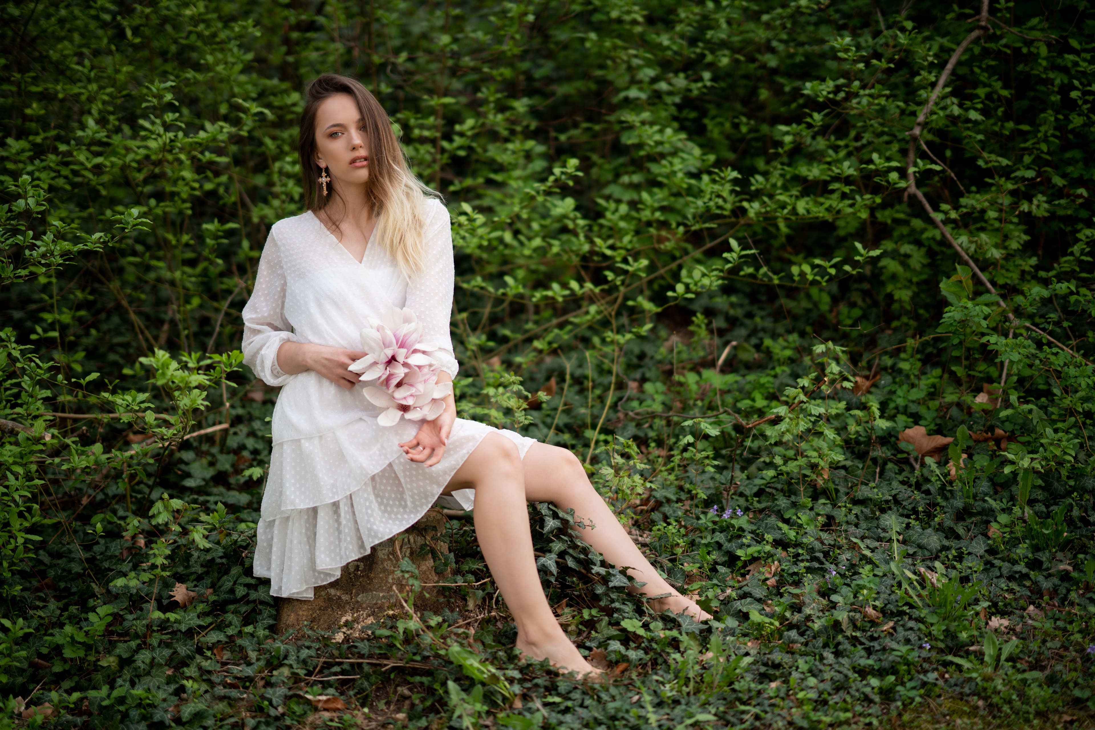Lidia in a white dress sitting in a forest HD Wallpaper