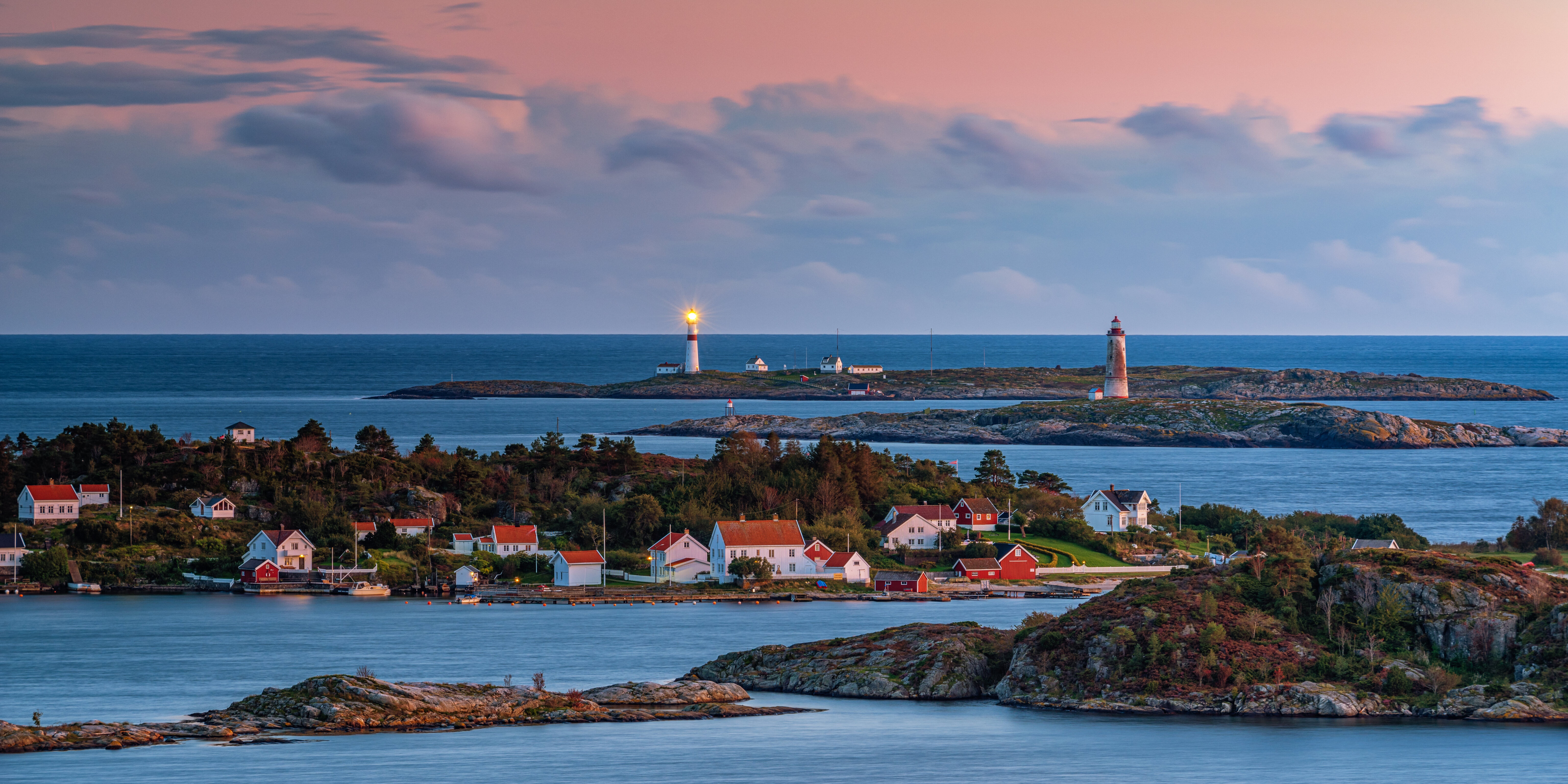 Lighthouses and houses on islands near Arendal, Norway HD Wallpaper
