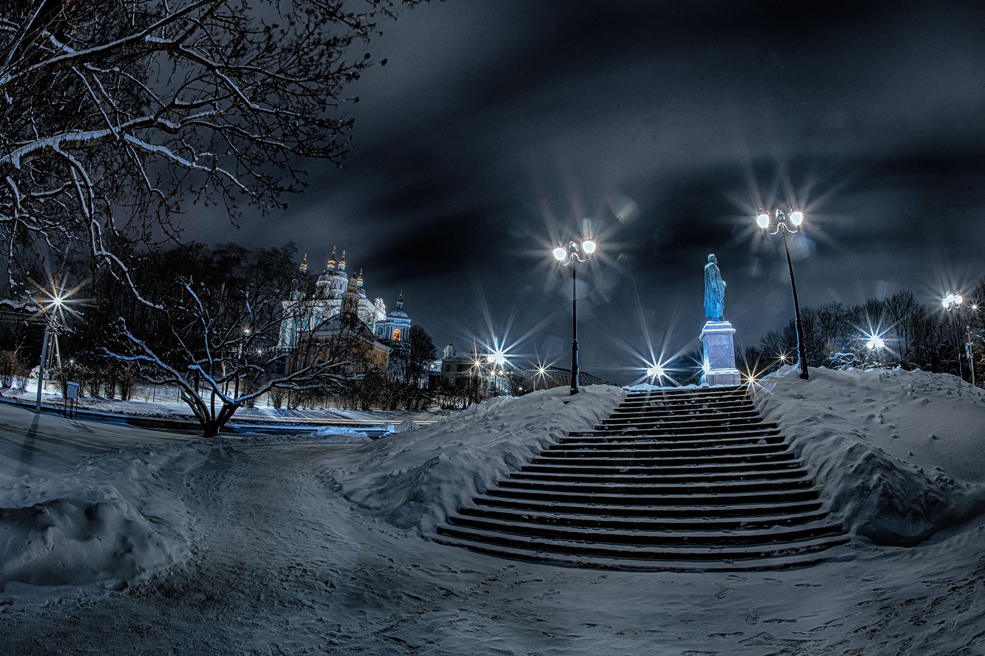 Monument and church in Smolensk, Russia at night in winter HD Wallpaper