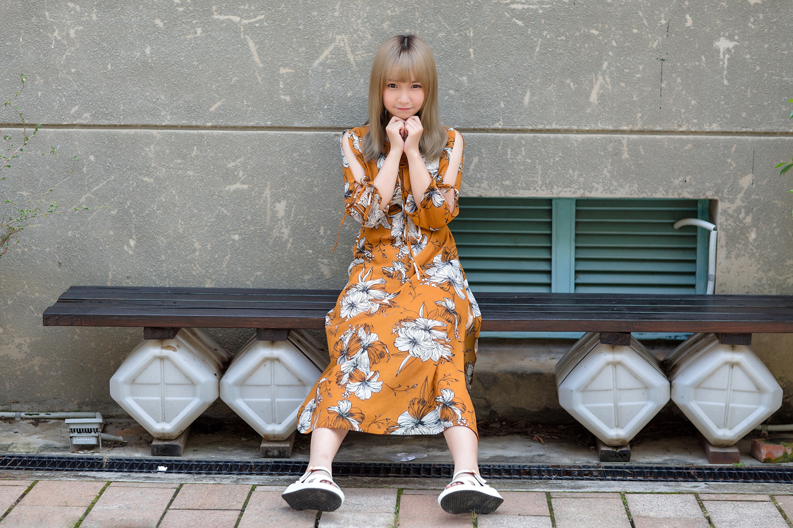 Asian girl sitting on a bench HD Wallpaper