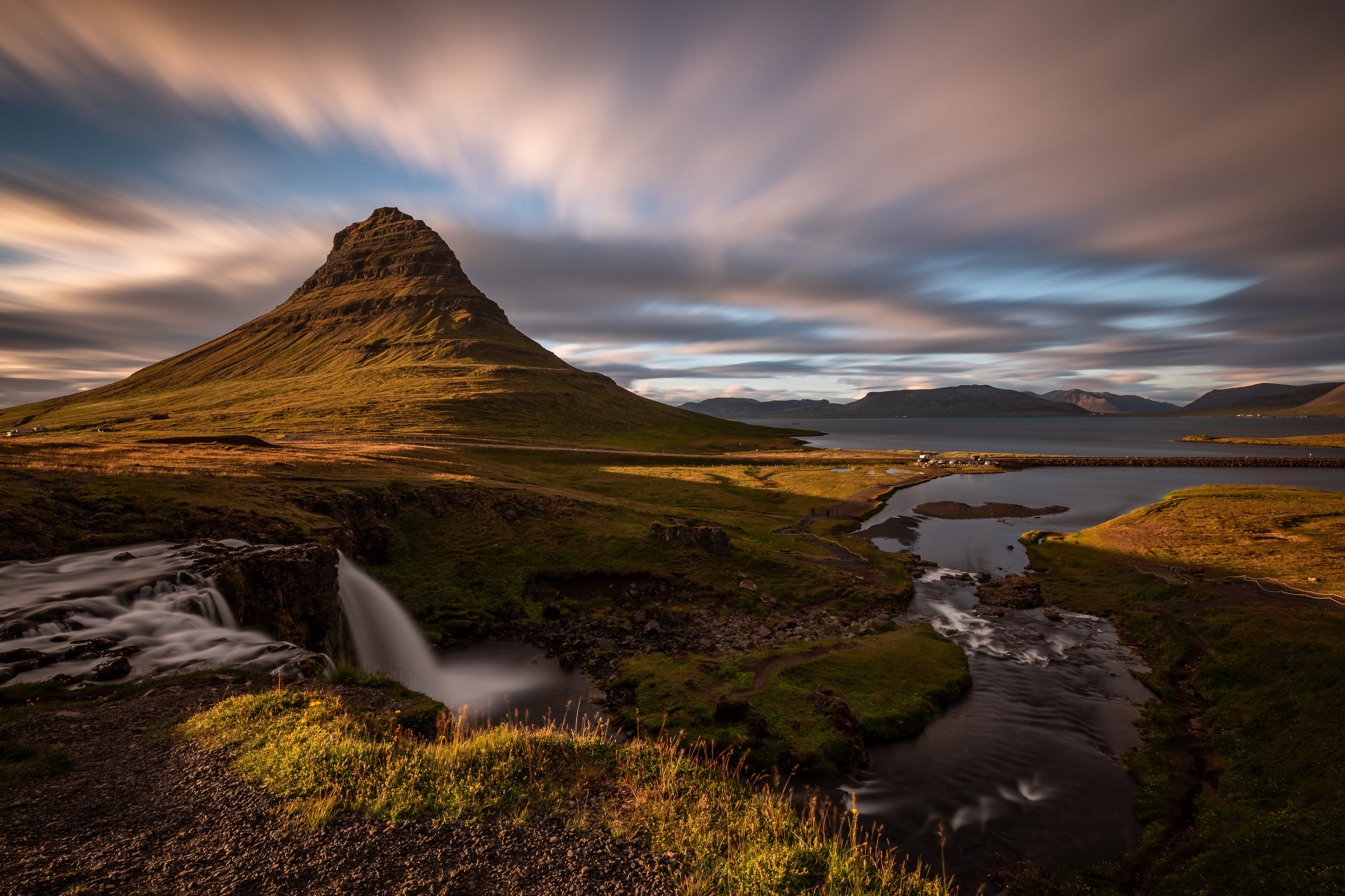 Kirkjufell mountain and waterfall in Iceland HD Wallpaper