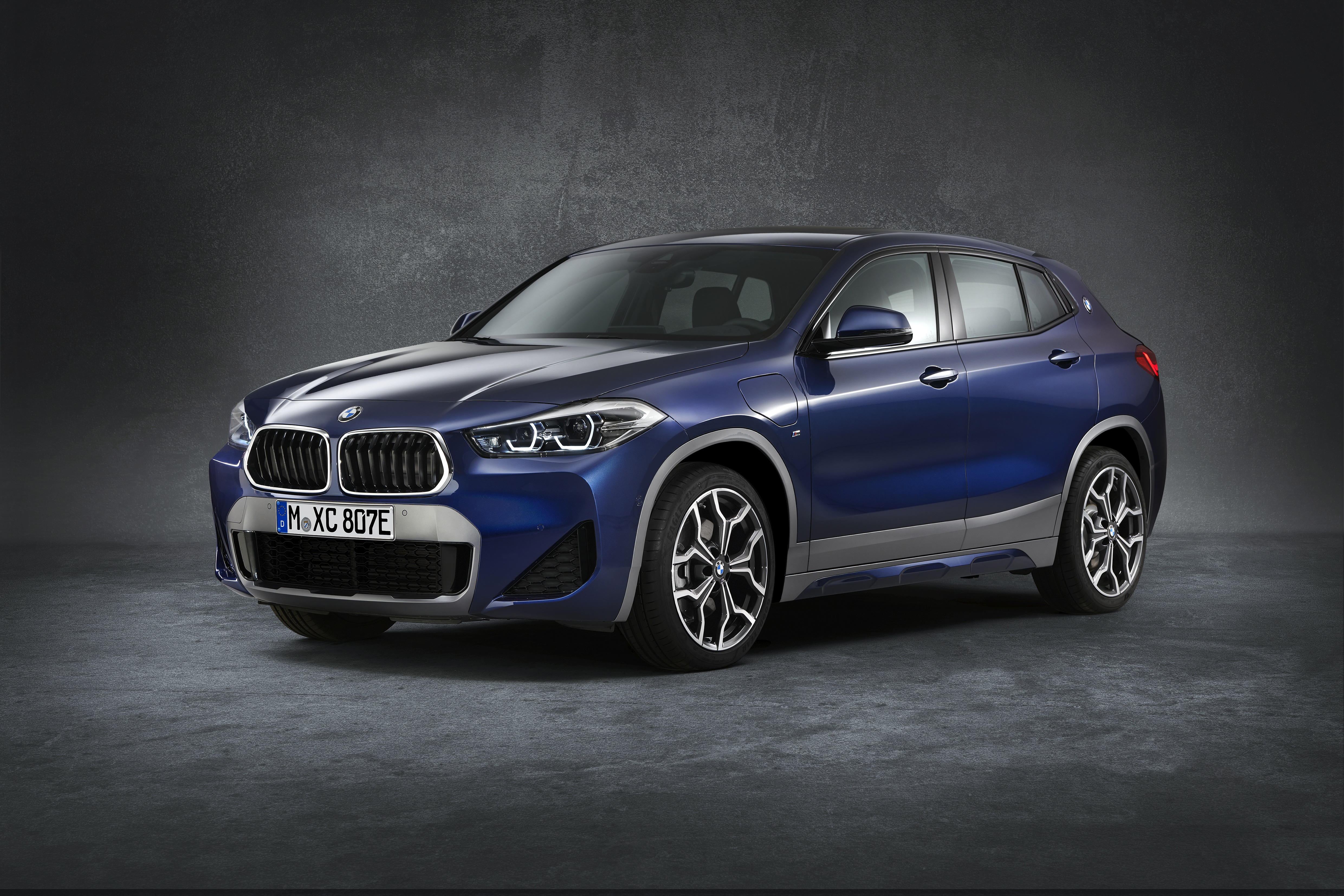 2020-21 BMW X2 xDrive25e M Sport Crossover HD Wallpaper