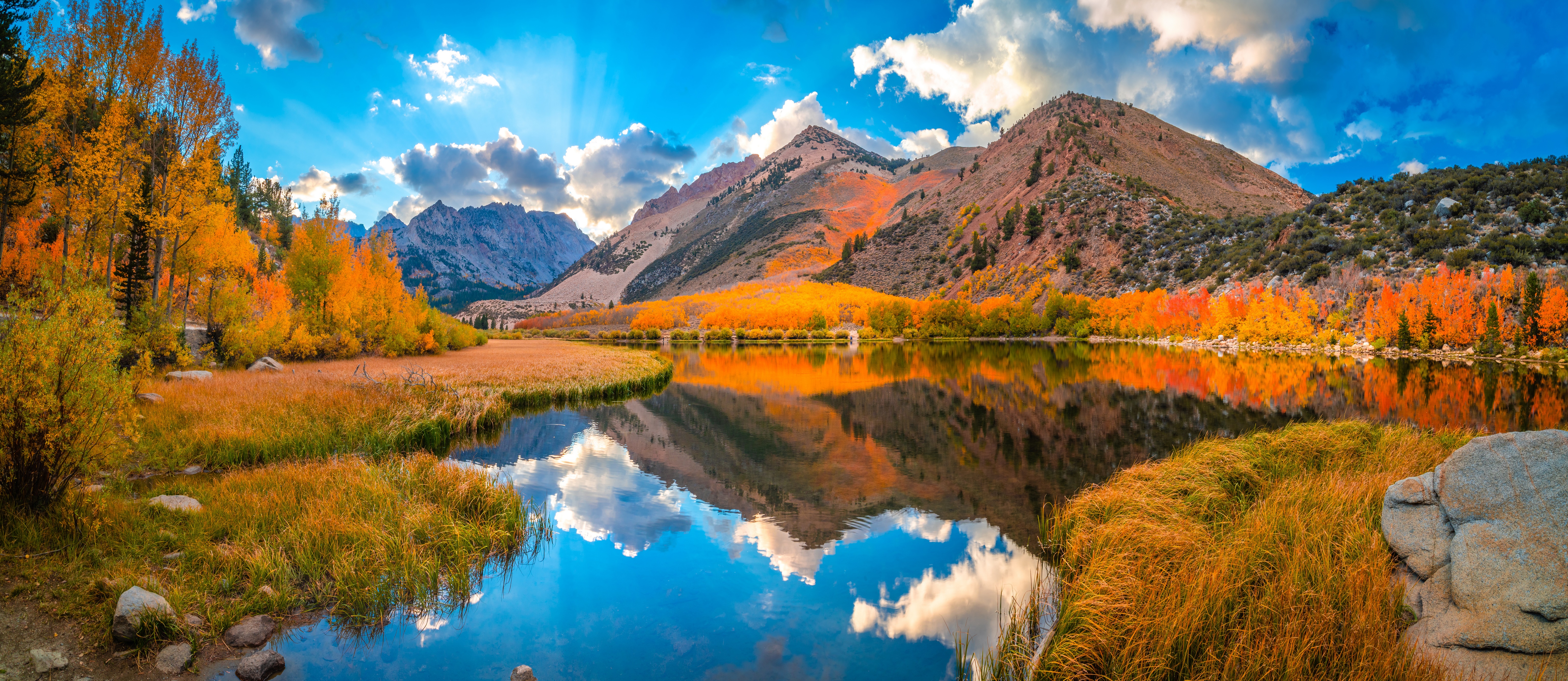 Autumn Mountains and Lake Panorama in California HD Wallpaper
