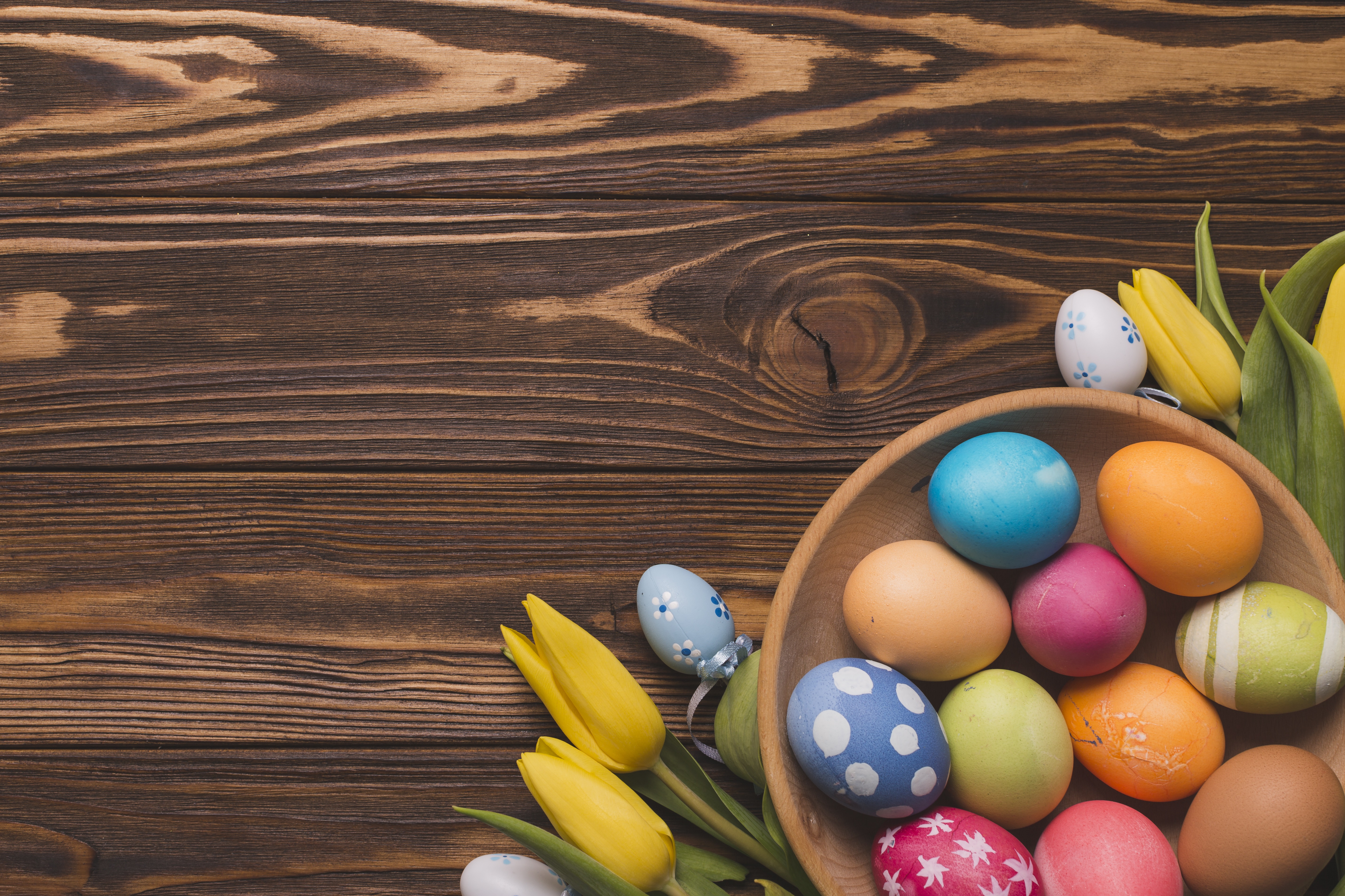 Easter Eggs and Tulips on Wood Planks HD Wallpaper