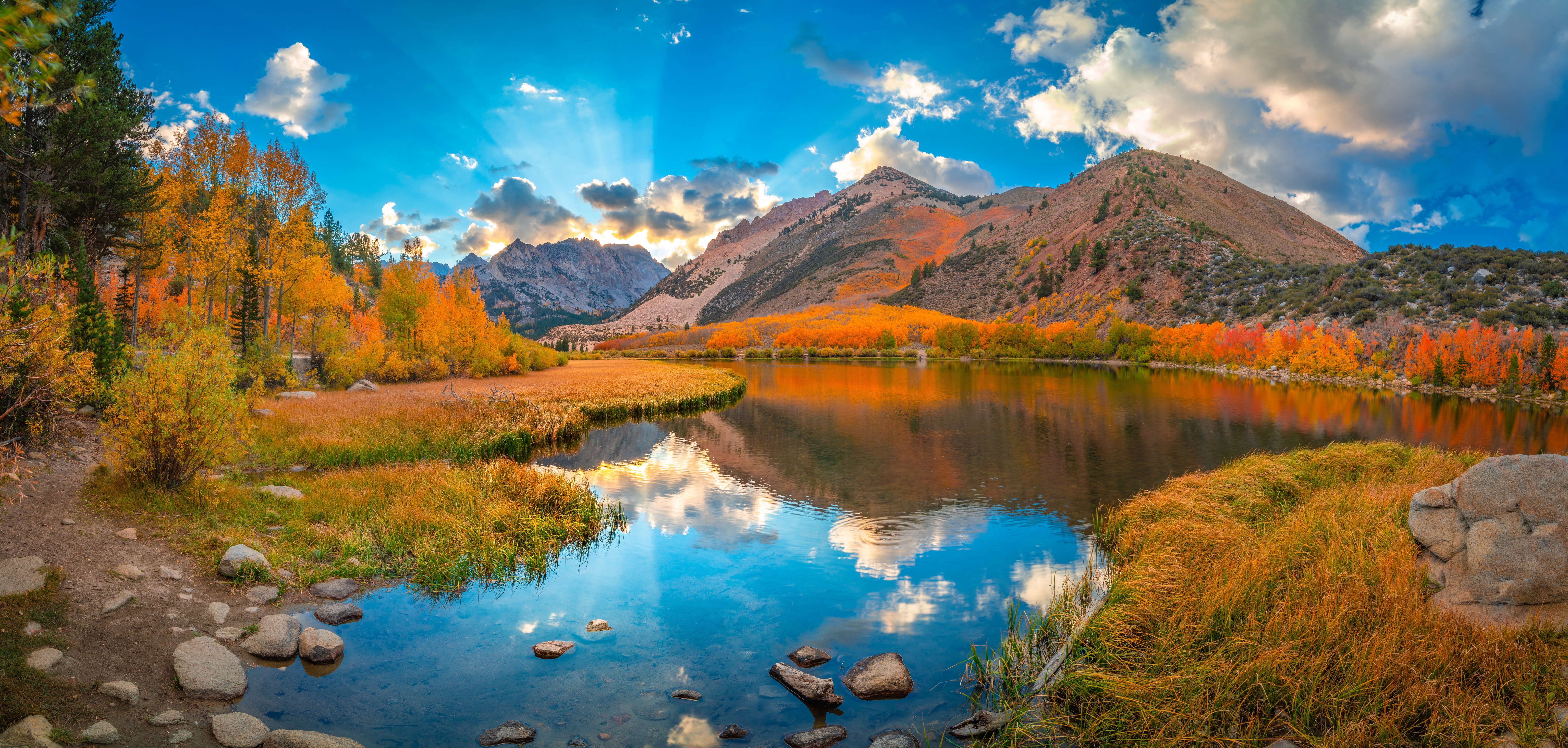 Autumn Panorama of Mountains and Lake in California HD Wallpaper