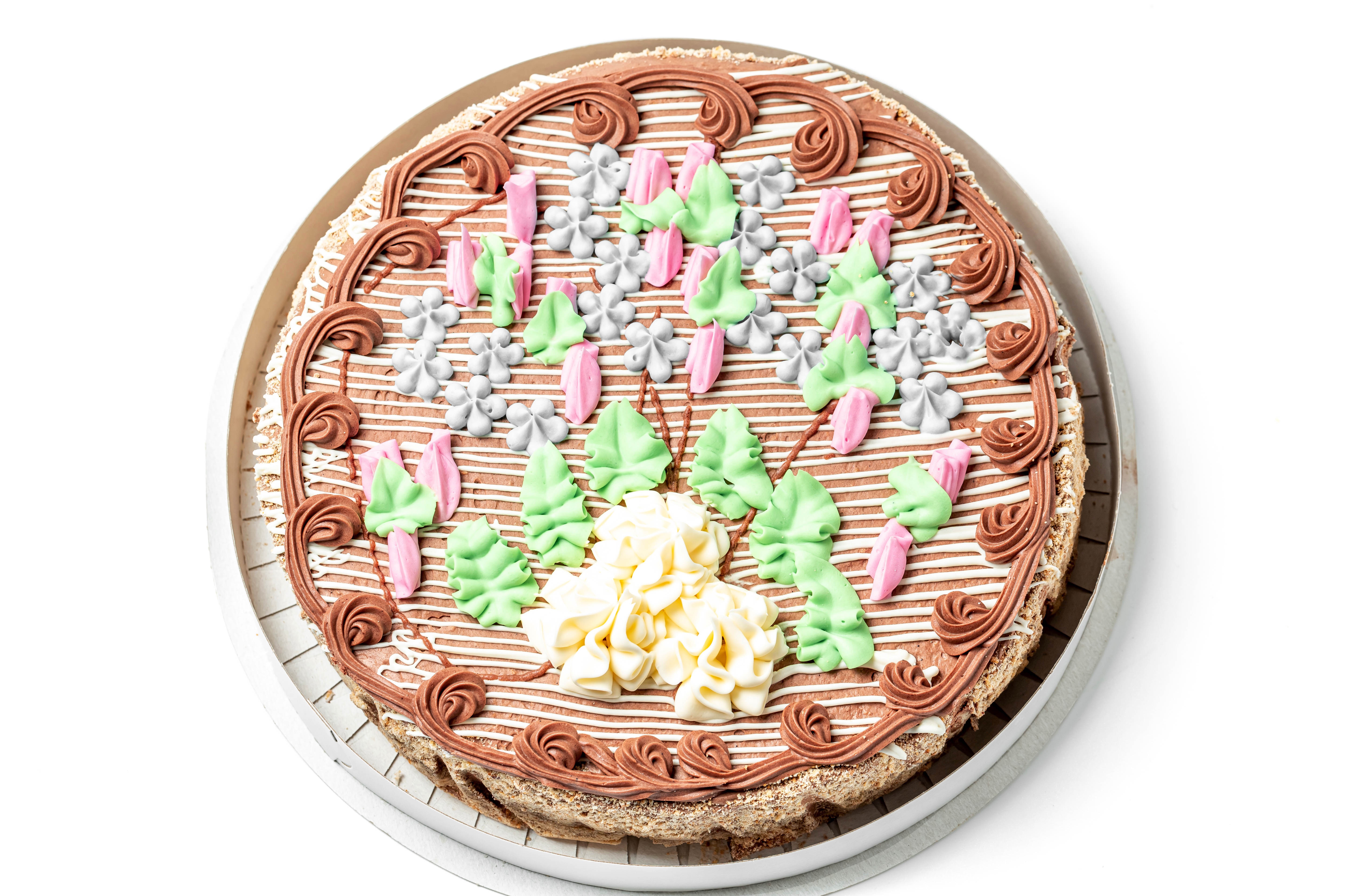 Decorated cake with floral frosting design HD Wallpaper