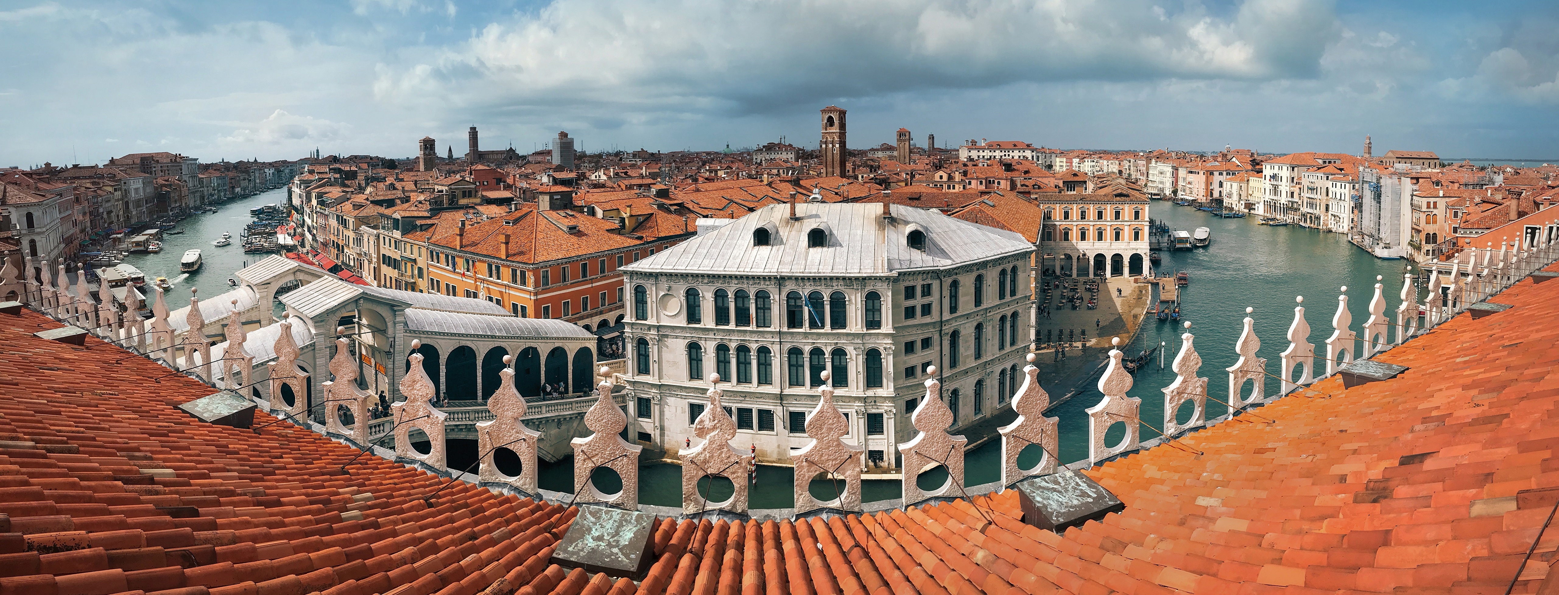 Venice panorama with Grand Canal and Rialto Bridge HD Wallpaper