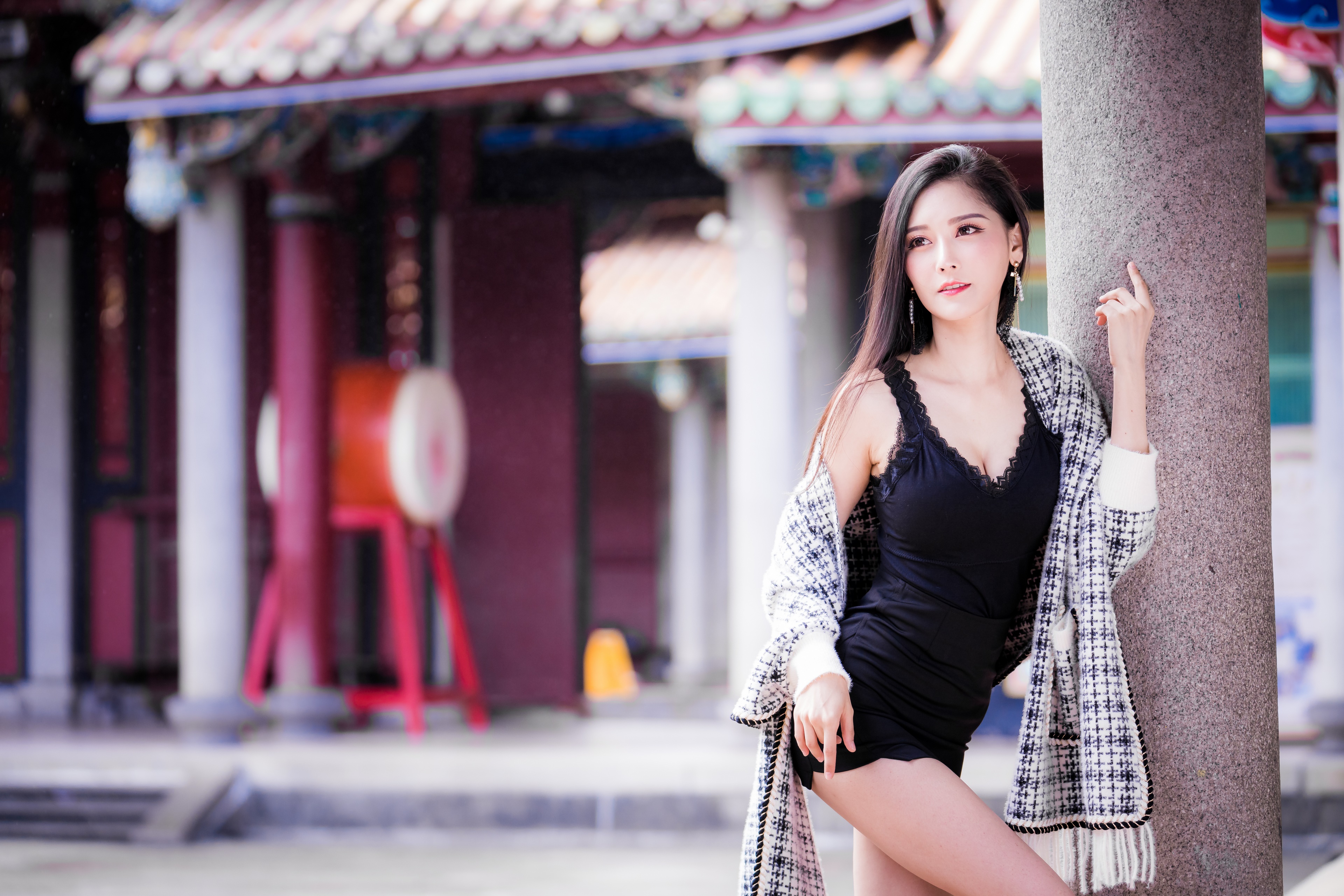 Asian woman in black dress posing near temple HD Wallpaper