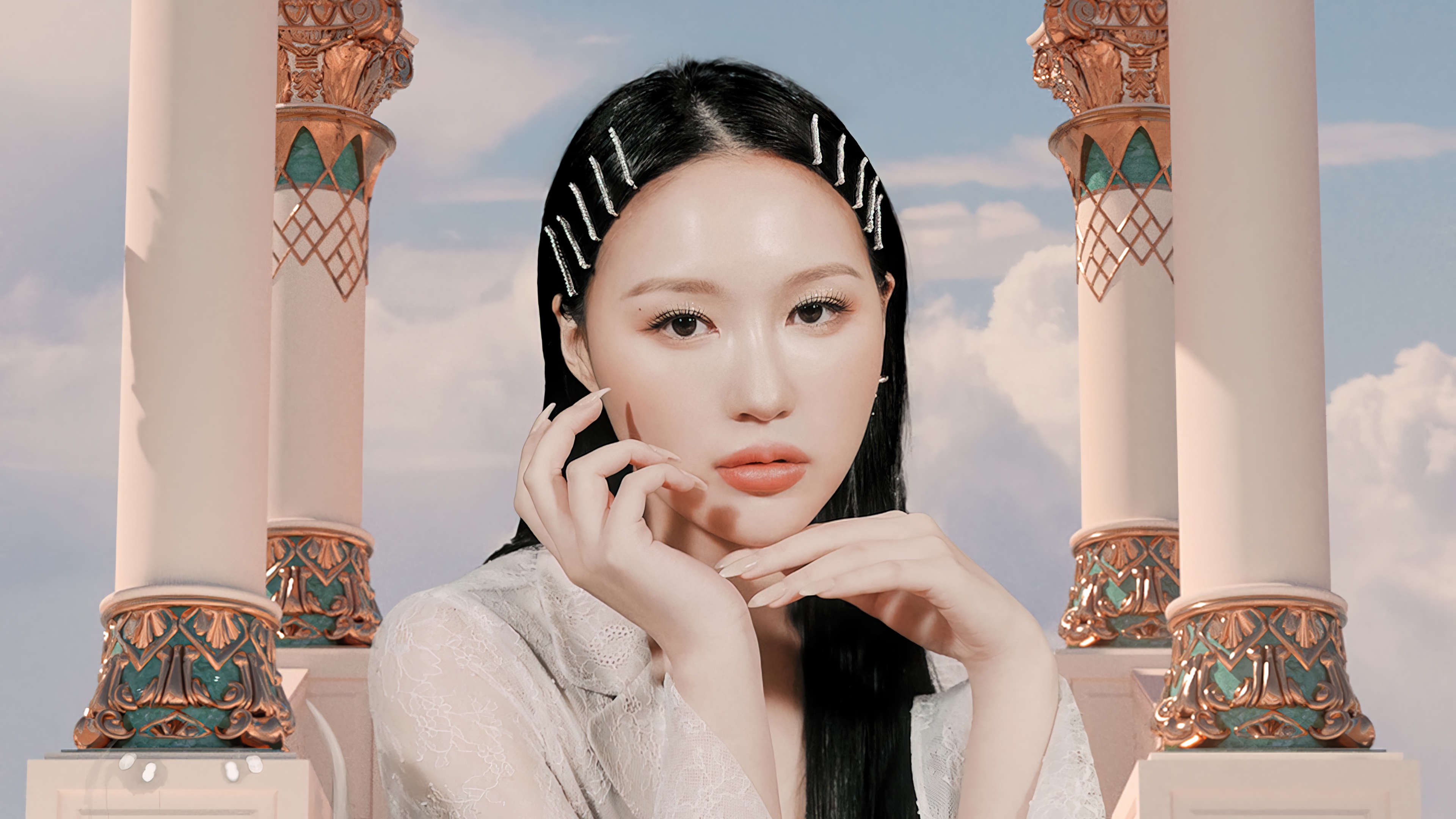 Siyeon from Dreamcatcher with hair clips HD Wallpaper
