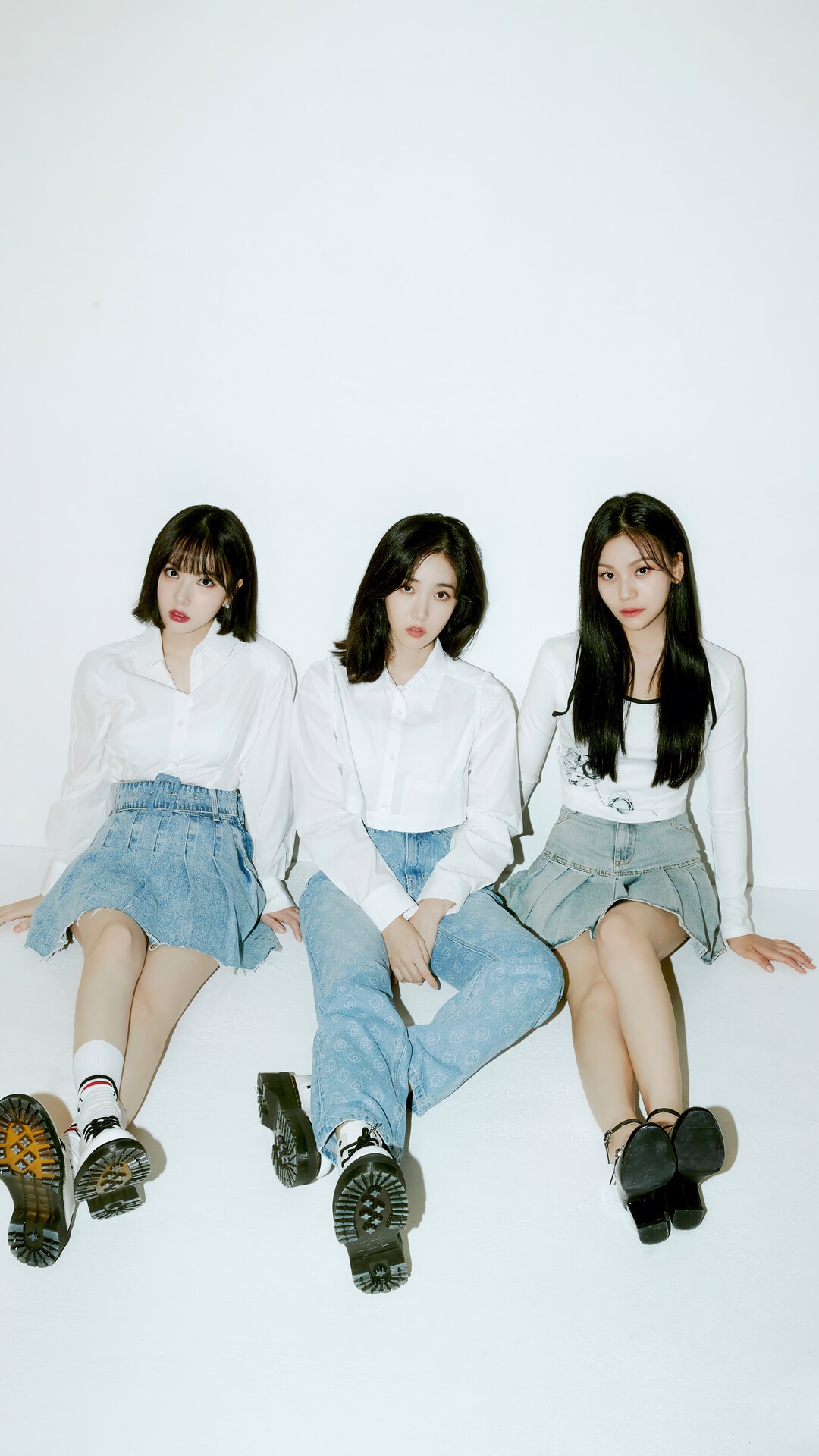 VIVIZ members sitting in white studio HD Phone Wallpaper