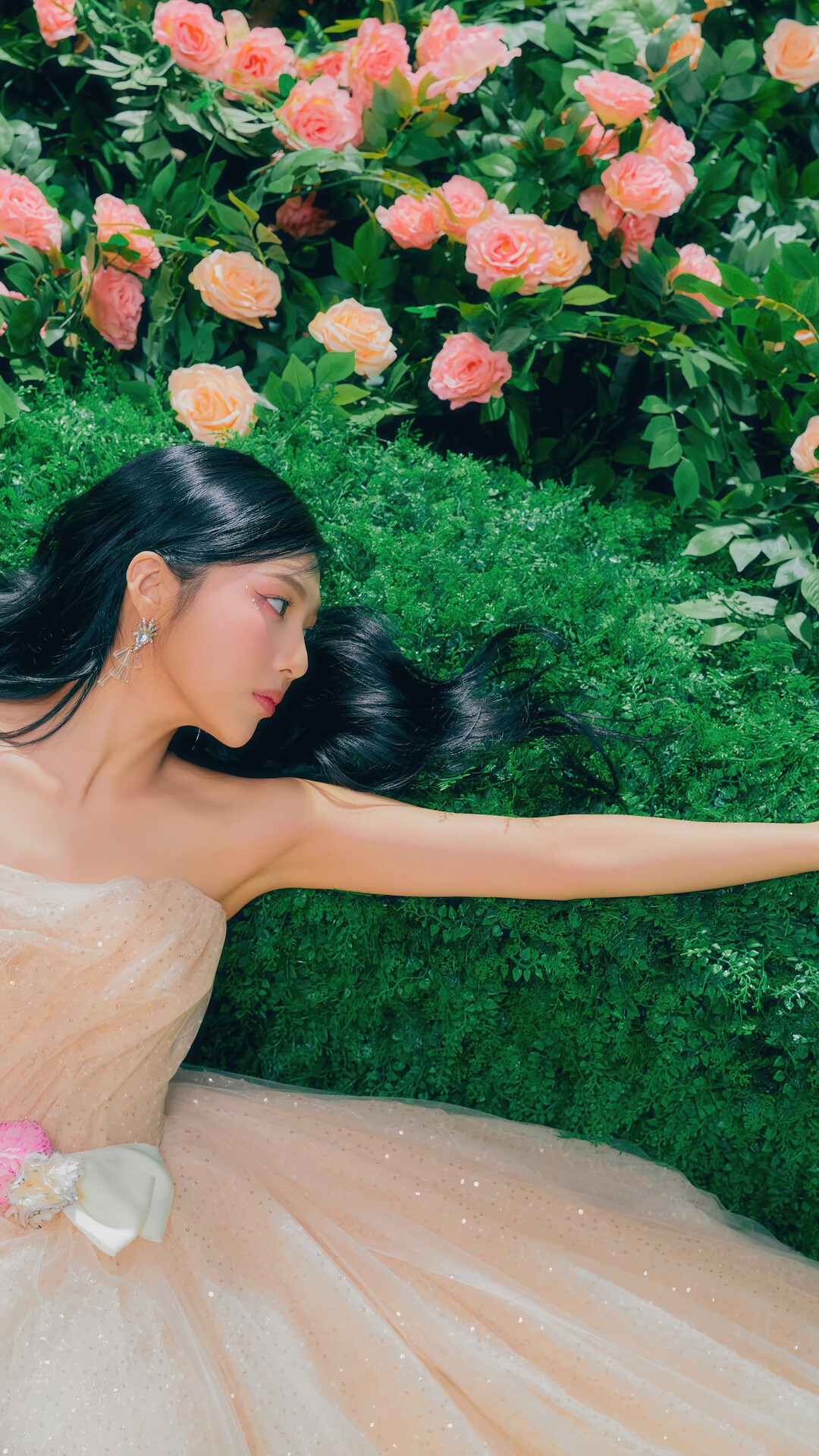 Joy from Red Velvet in a floral garden HD Phone Wallpaper