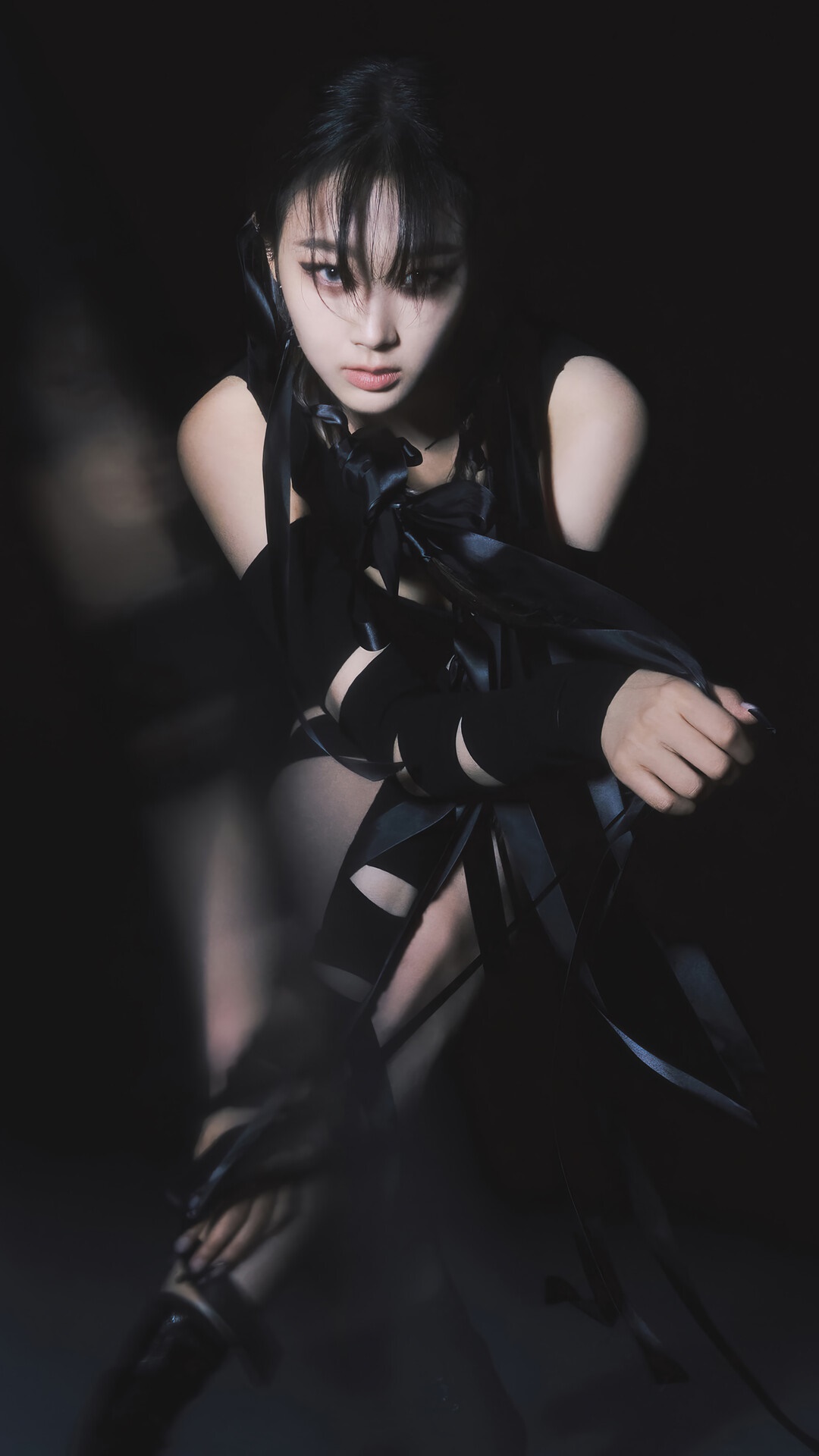 Giselle from Aespa in black outfit HD Phone Wallpaper