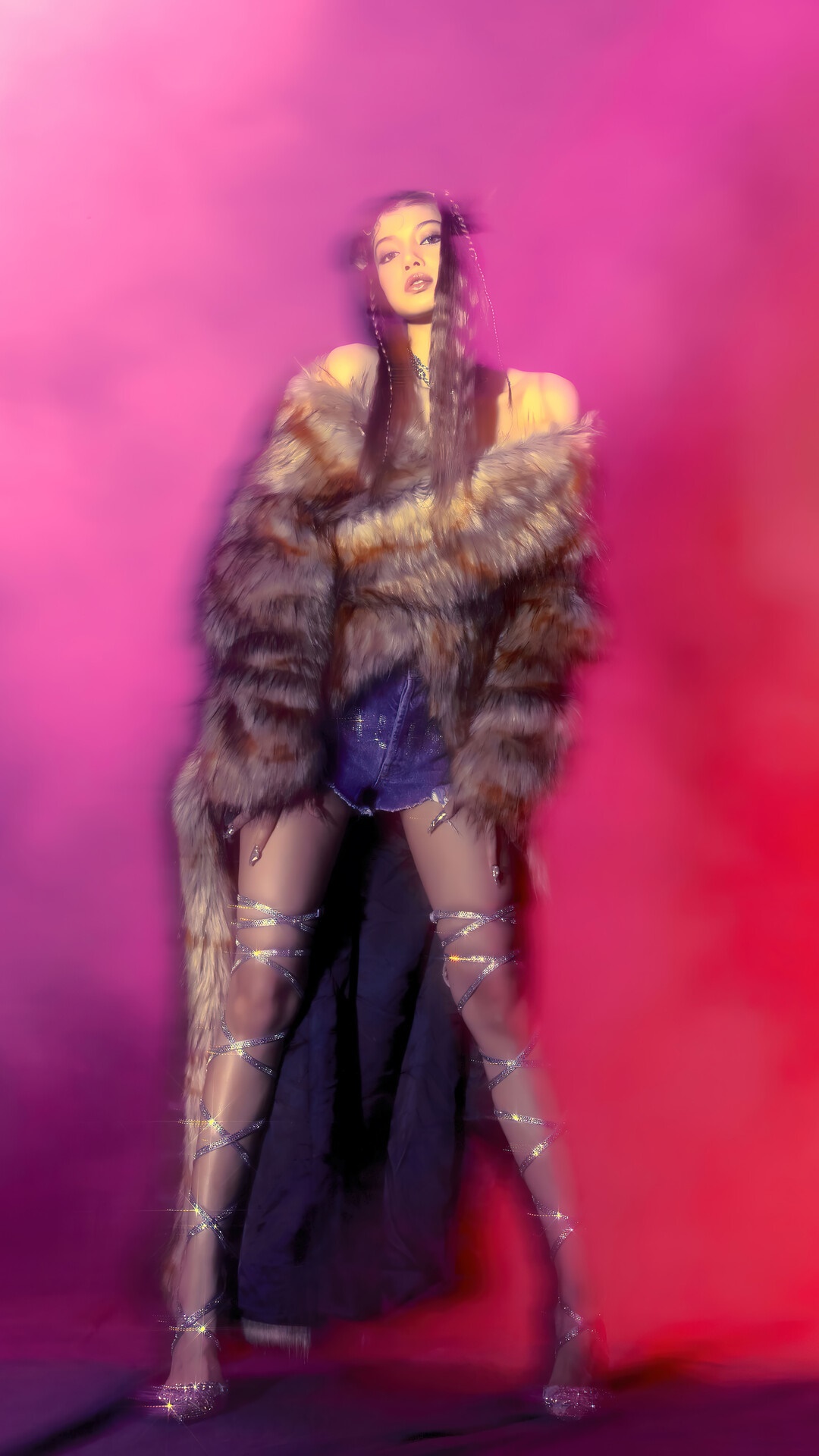 Lalisa Manoban in Fur Coat and Denim Shorts HD Phone Wallpaper
